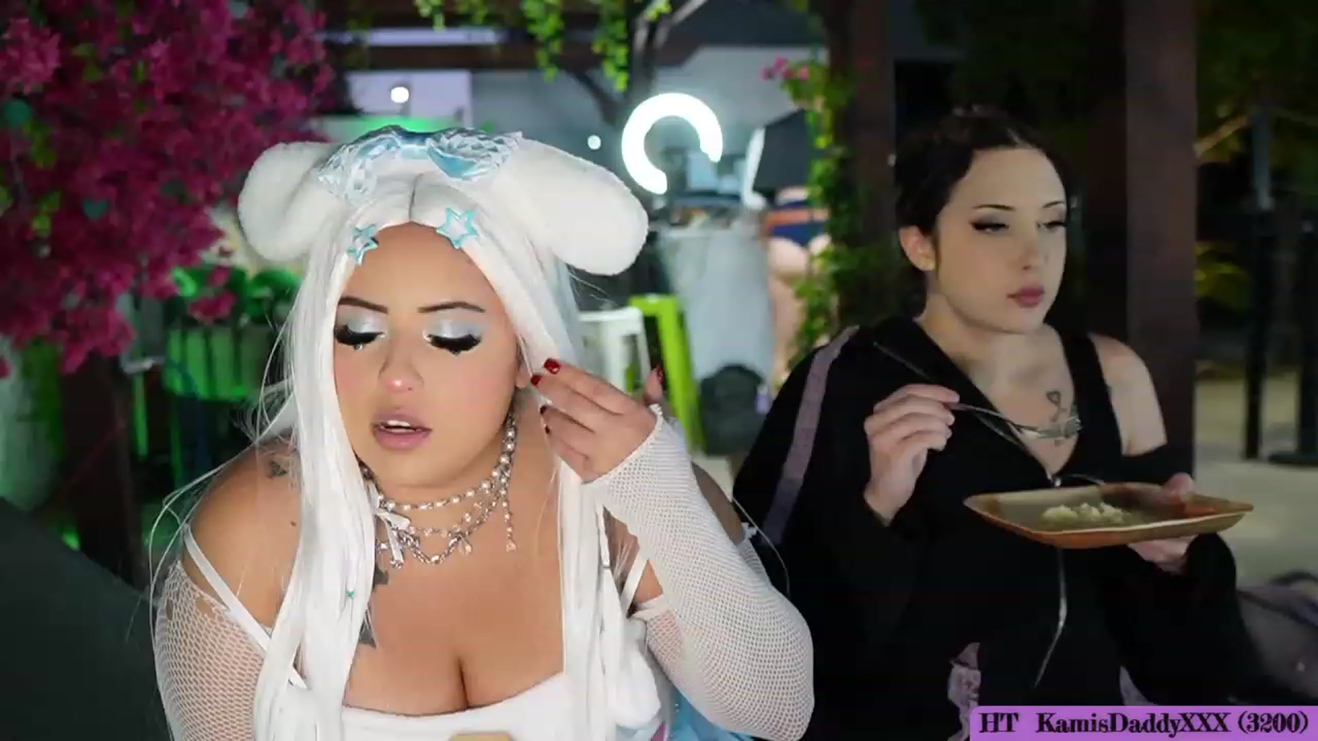 Gallery image thumbnail from Kamila__'s myfreecams stream on, 10/12/2023, 01:33 image 18 of 20