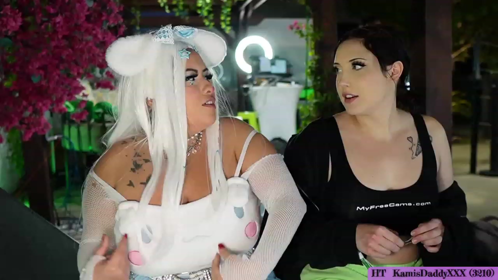 Gallery image thumbnail from Kamila__'s myfreecams stream on, 10/12/2023, 01:55 image 5 of 20