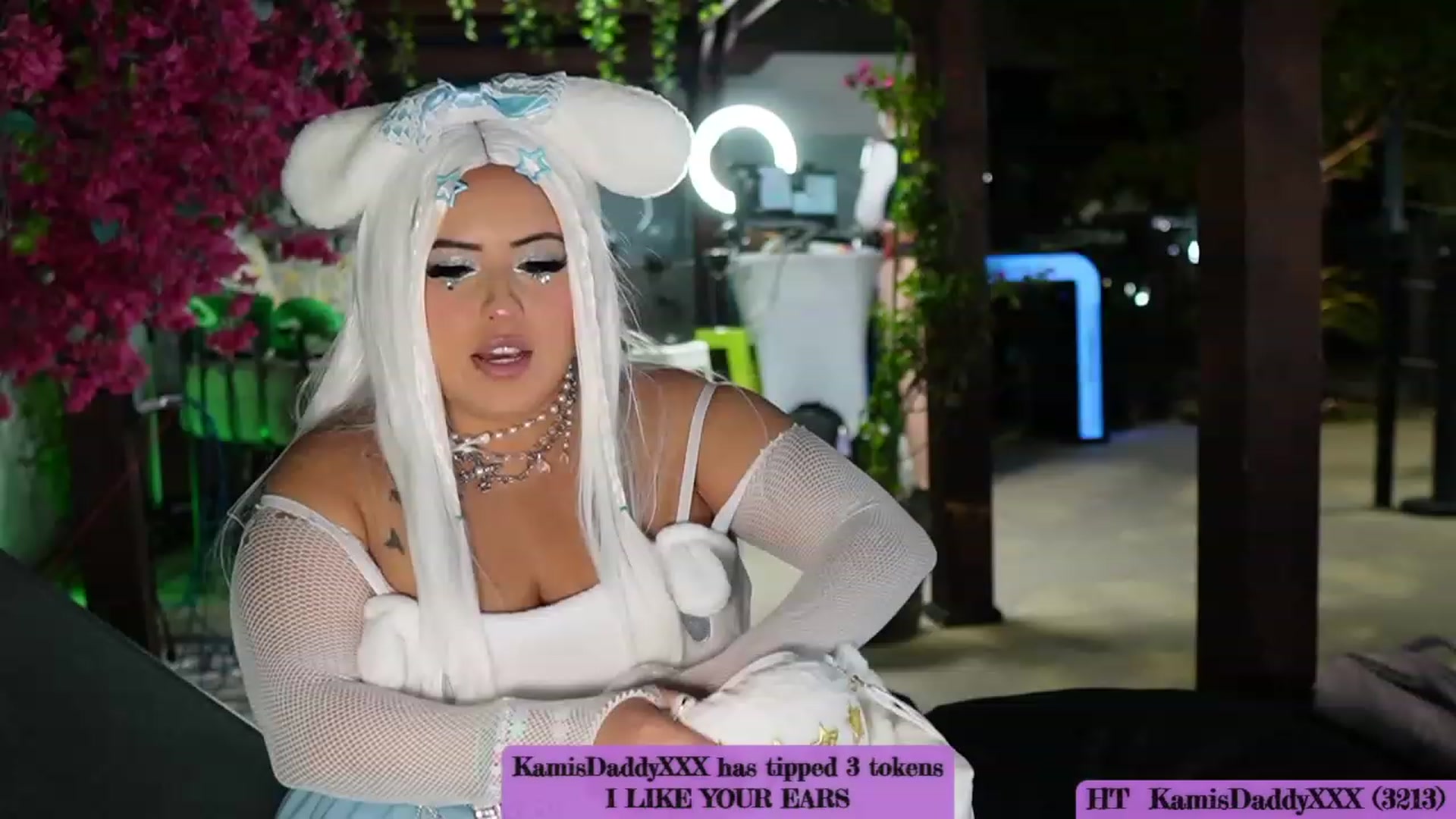 Gallery image thumbnail from Kamila__'s myfreecams stream on, 10/12/2023, 01:55 image 12 of 20