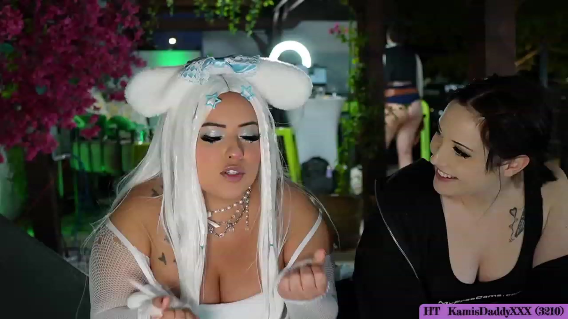 Gallery image thumbnail from Kamila__'s myfreecams stream on, 10/12/2023, 01:55 image 6 of 20