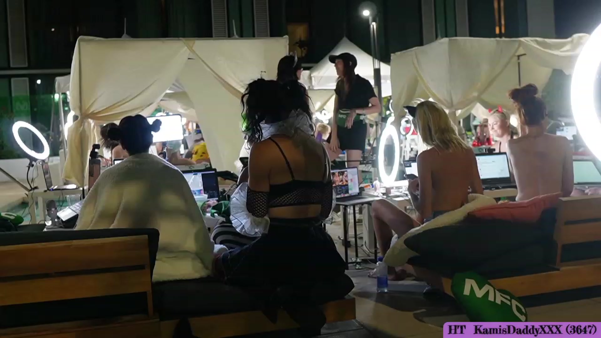 Gallery image thumbnail from Kamila__'s myfreecams stream on, 10/12/2023, 03:06 image 3 of 20