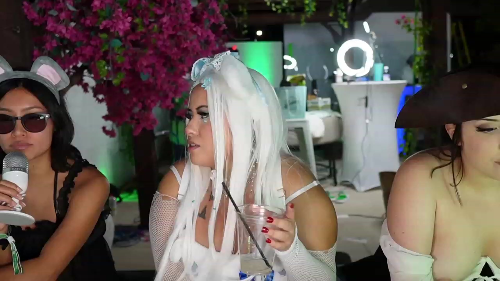Gallery image thumbnail from Kamila__'s myfreecams stream on, 10/12/2023, 05:11 image 8 of 20