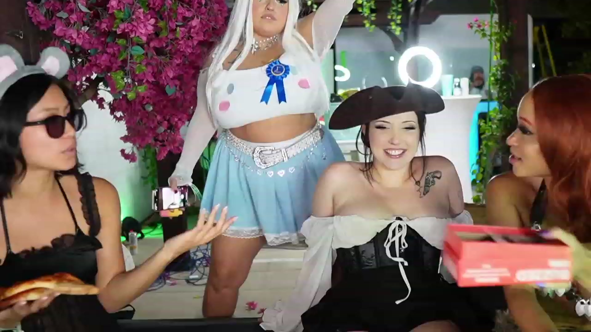 Gallery image thumbnail from Kamila__'s myfreecams stream on, 10/12/2023, 05:11 image 14 of 20