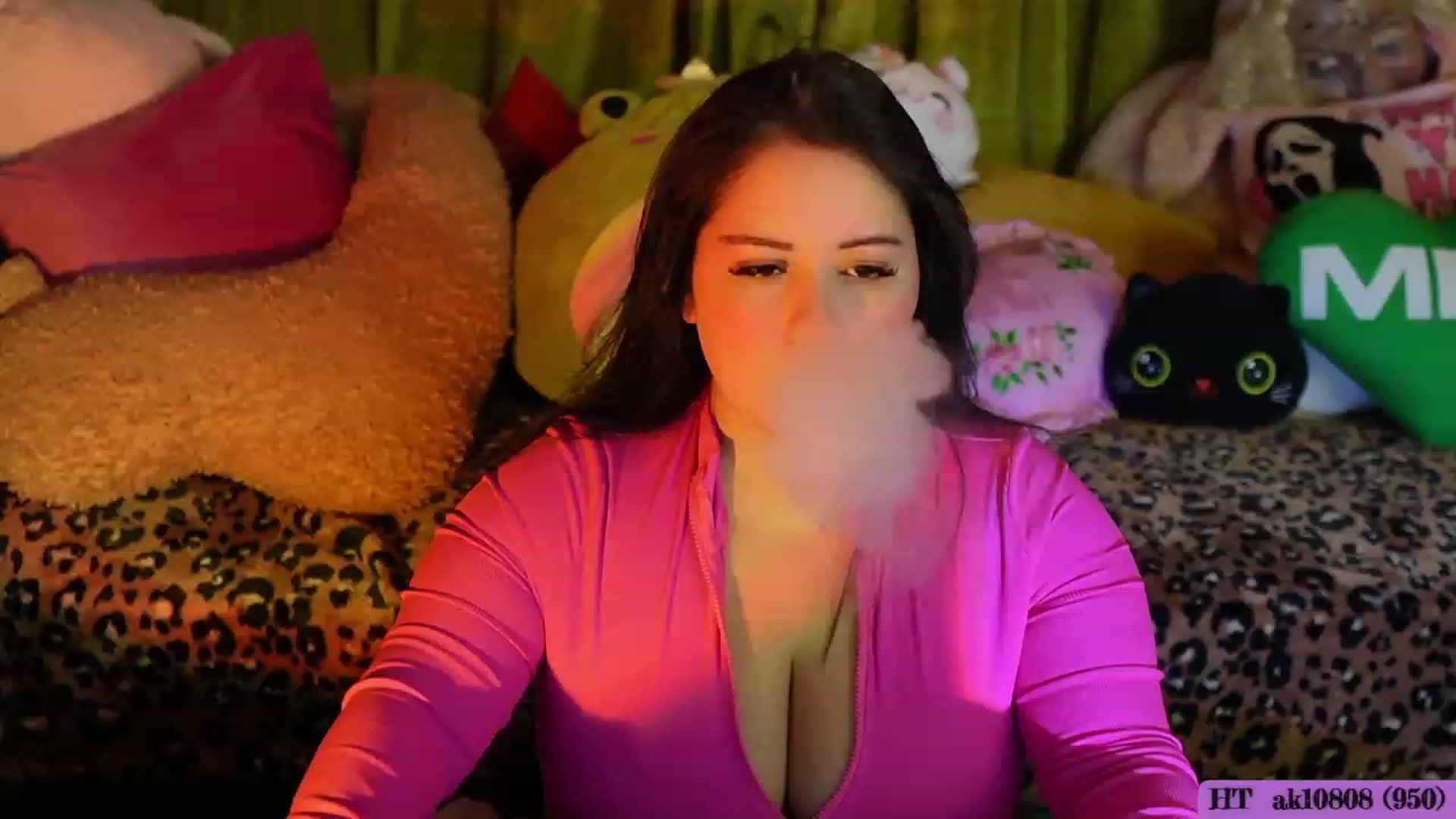 Gallery image thumbnail from Kamila__'s myfreecams stream on, 10/15/2023, 23:21 image 16 of 20