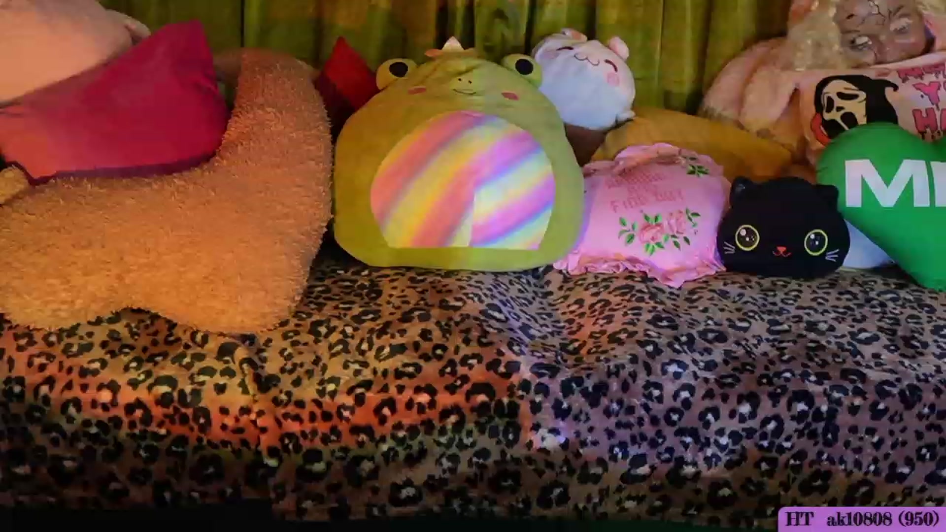 Gallery image thumbnail from Kamila__'s myfreecams stream on, 10/15/2023, 23:21 image 14 of 20