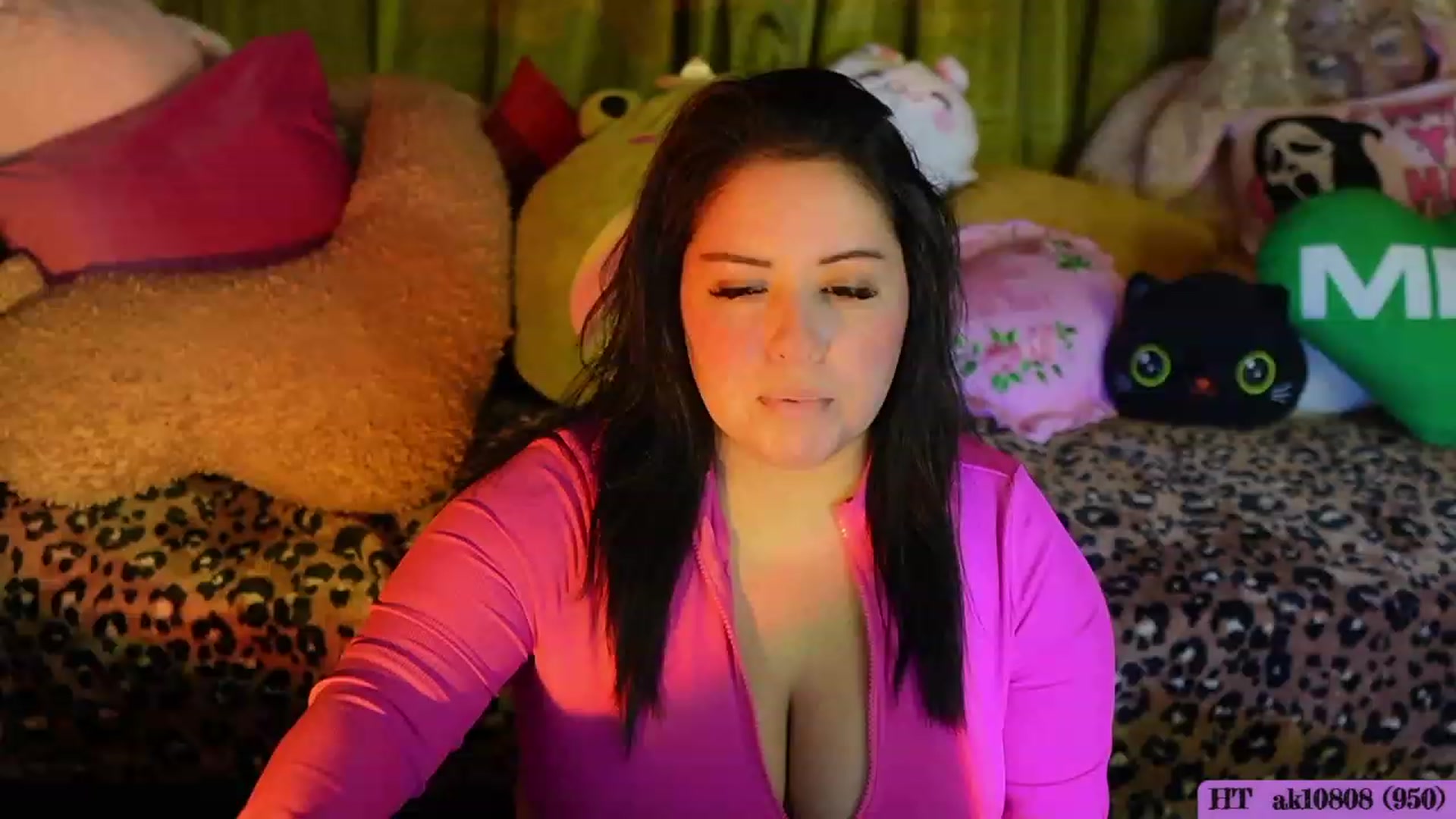 Gallery image thumbnail from Kamila__'s myfreecams stream on, 10/15/2023, 23:21 image 17 of 20