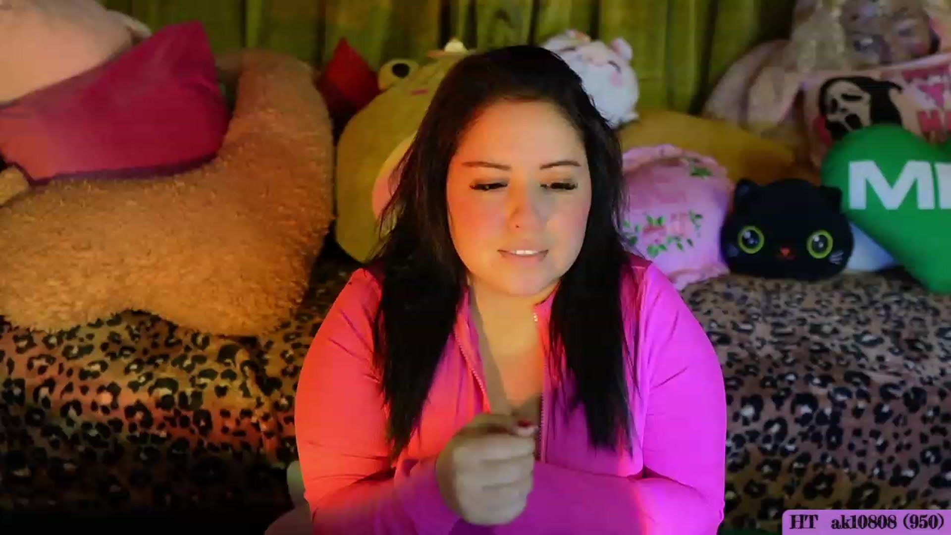 Gallery image thumbnail from Kamila__'s myfreecams stream on, 10/15/2023, 23:21 image 19 of 20