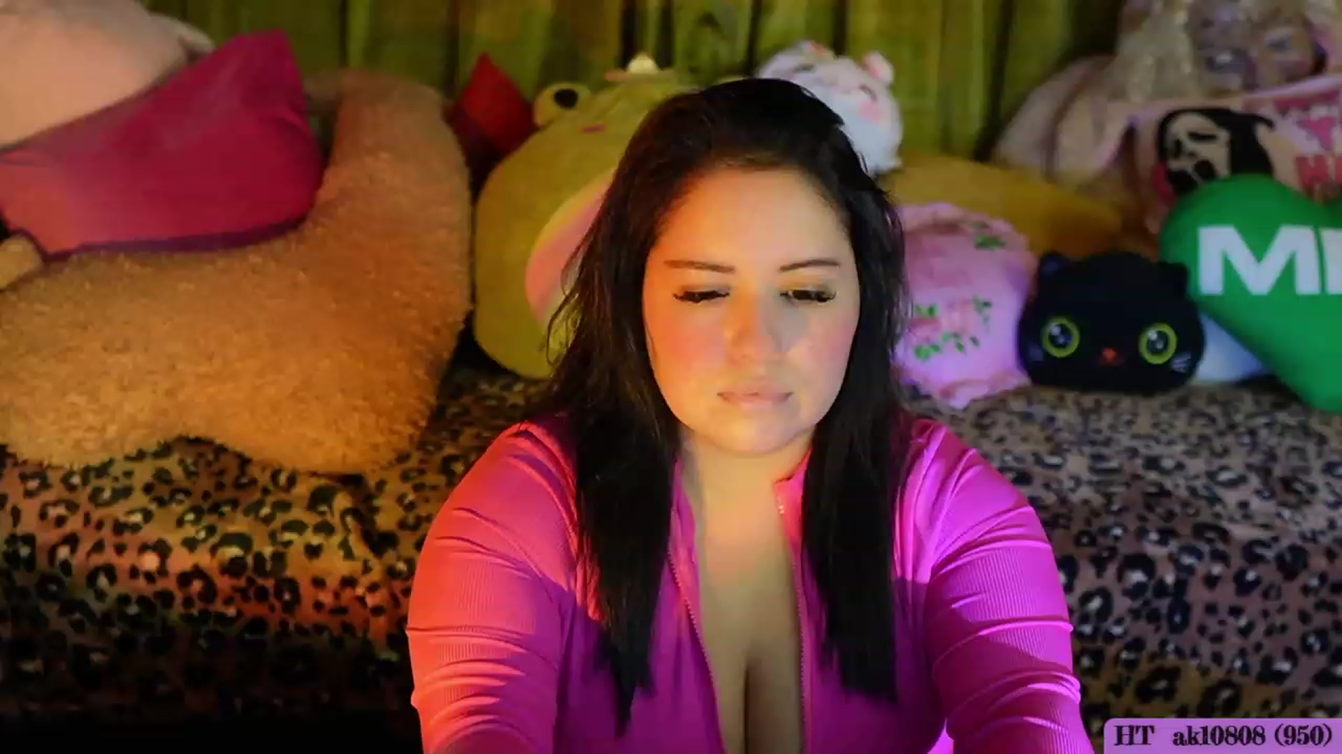 Gallery image thumbnail from Kamila__'s myfreecams stream on, 10/15/2023, 23:21 image 18 of 20