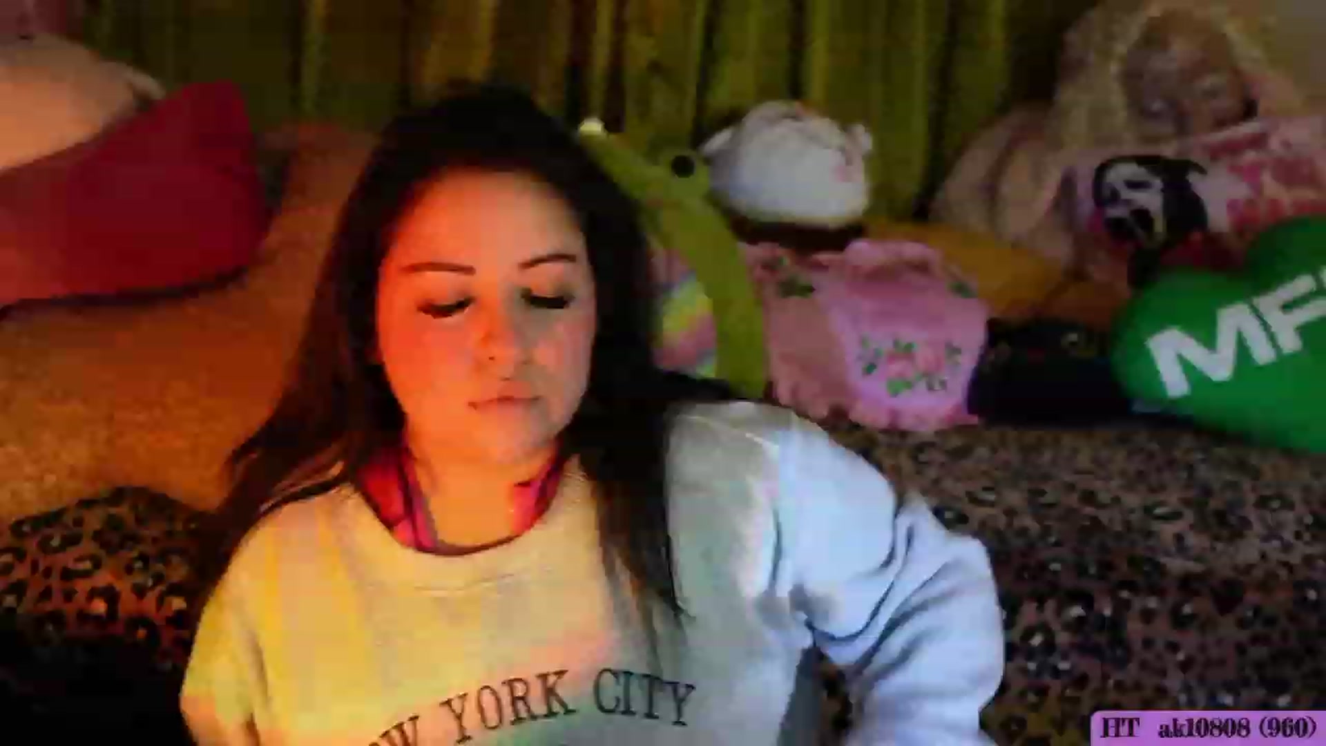 Gallery image thumbnail from Kamila__'s myfreecams stream on, 10/16/2023, 24:00 image 10 of 20