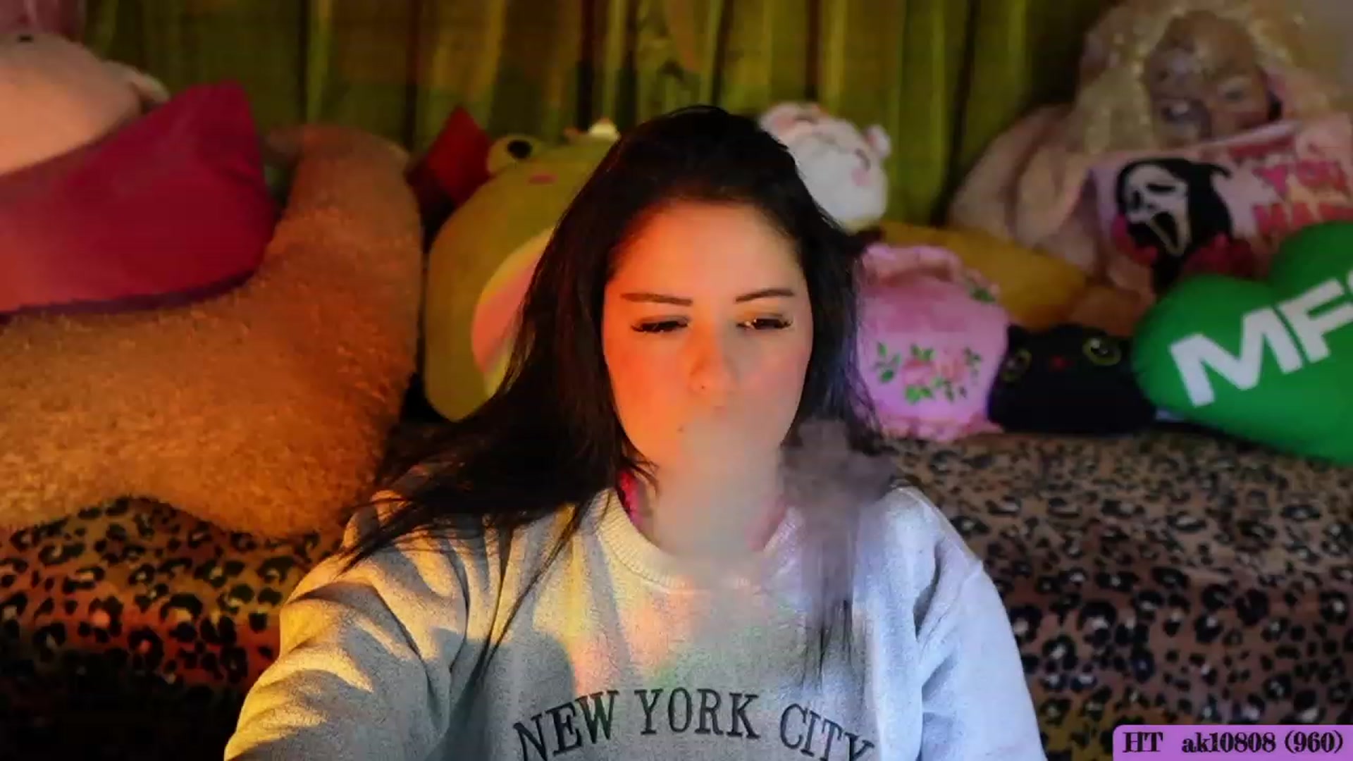 Gallery image thumbnail from Kamila__'s myfreecams stream on, 10/16/2023, 24:00 image 17 of 20