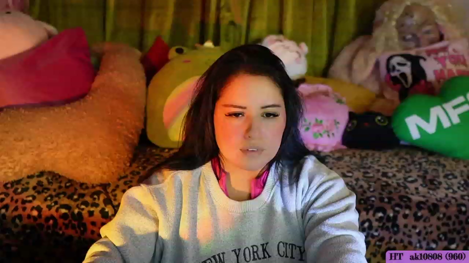 Gallery image thumbnail from Kamila__'s myfreecams stream on, 10/16/2023, 24:00 image 6 of 20