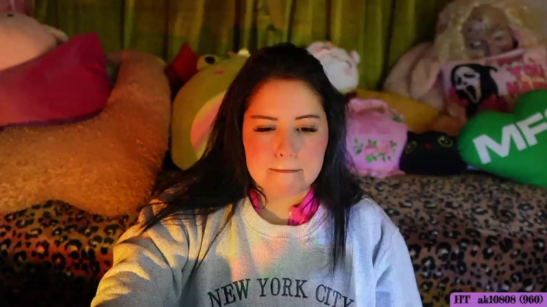 Gallery image thumbnail from Kamila__'s myfreecams stream on, 10/16/2023, 24:00 image 19 of 20