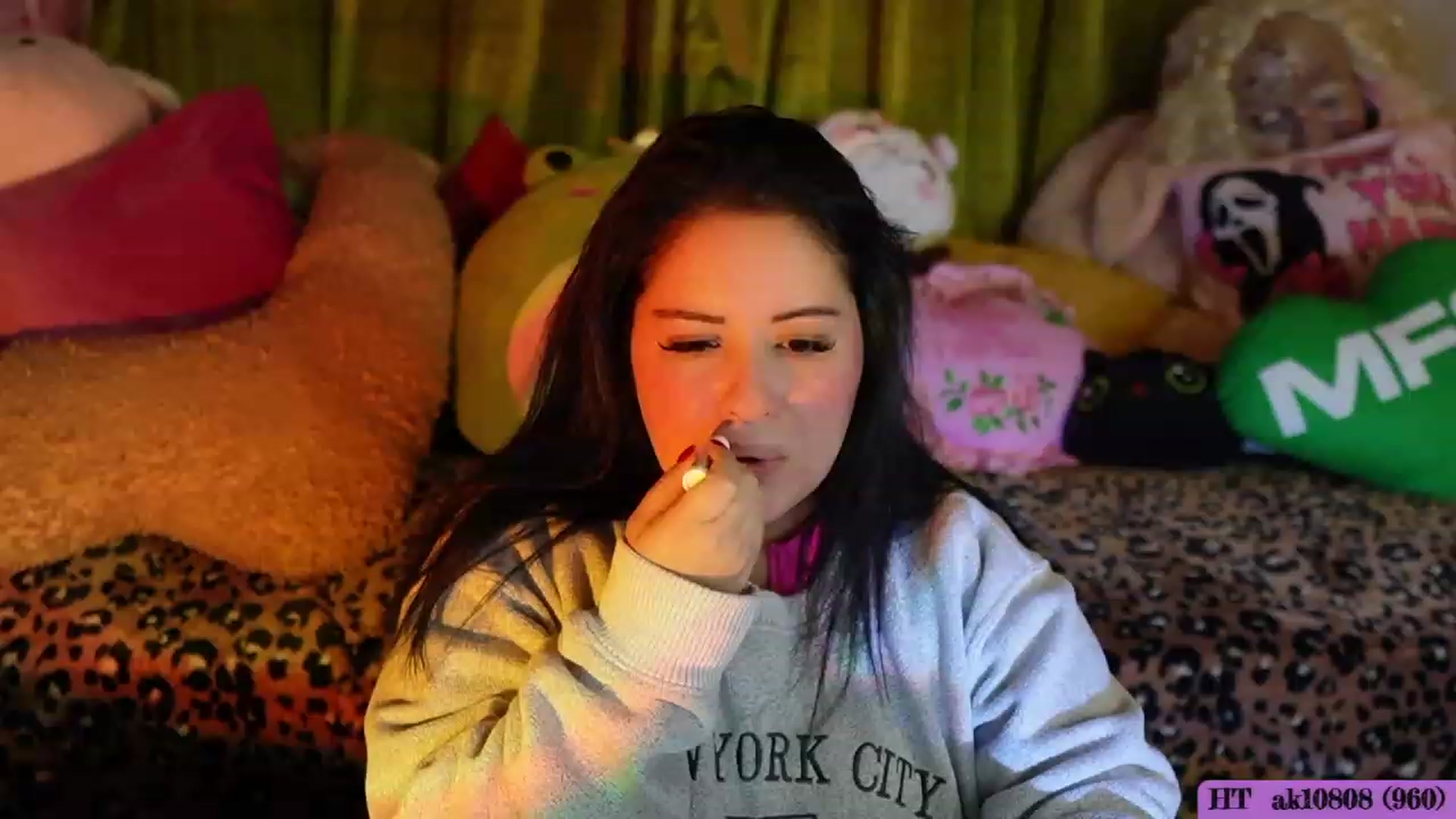 Gallery image thumbnail from Kamila__'s myfreecams stream on, 10/16/2023, 24:00 image 12 of 20