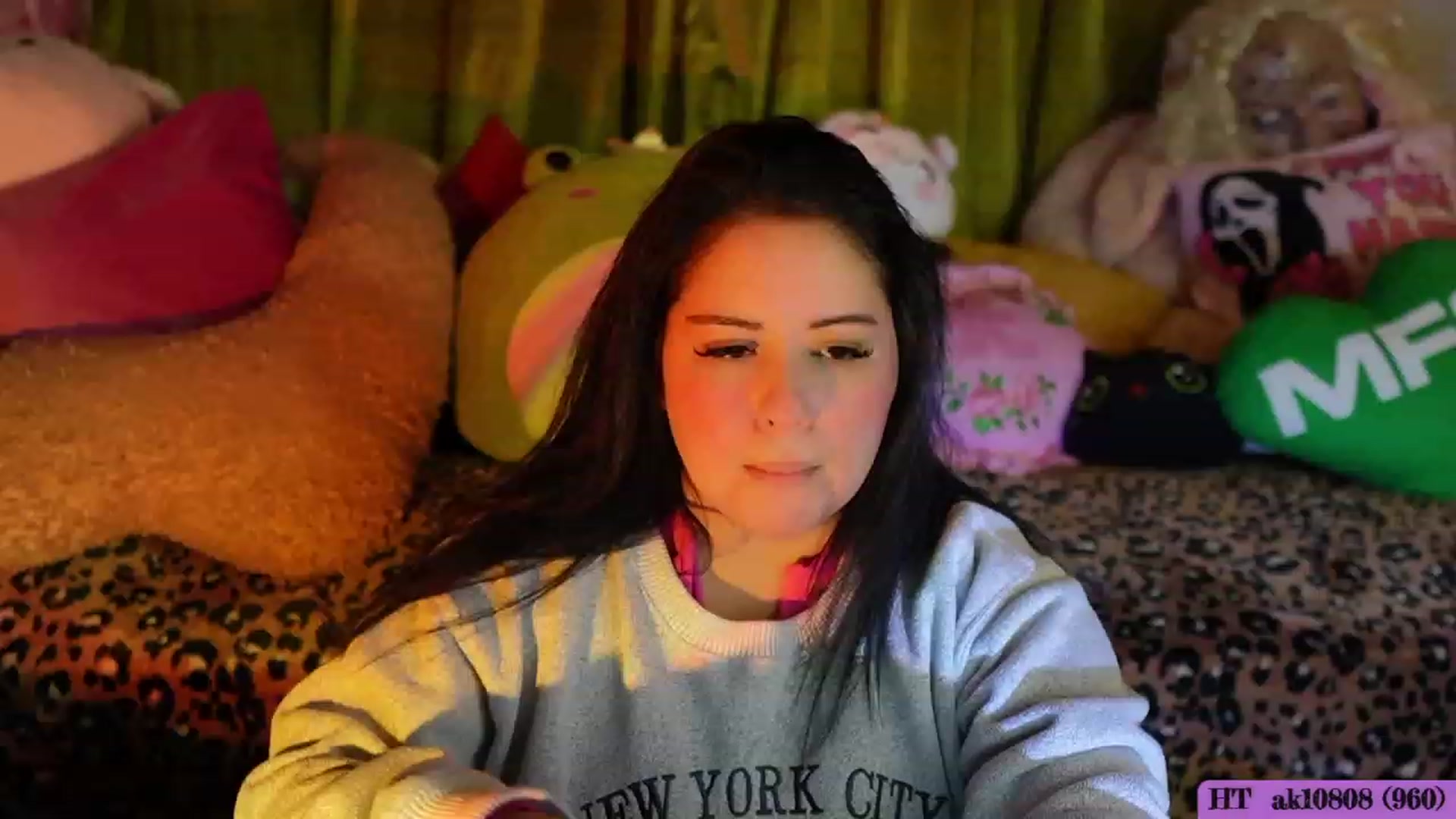 Gallery image thumbnail from Kamila__'s myfreecams stream on, 10/16/2023, 24:00 image 13 of 20