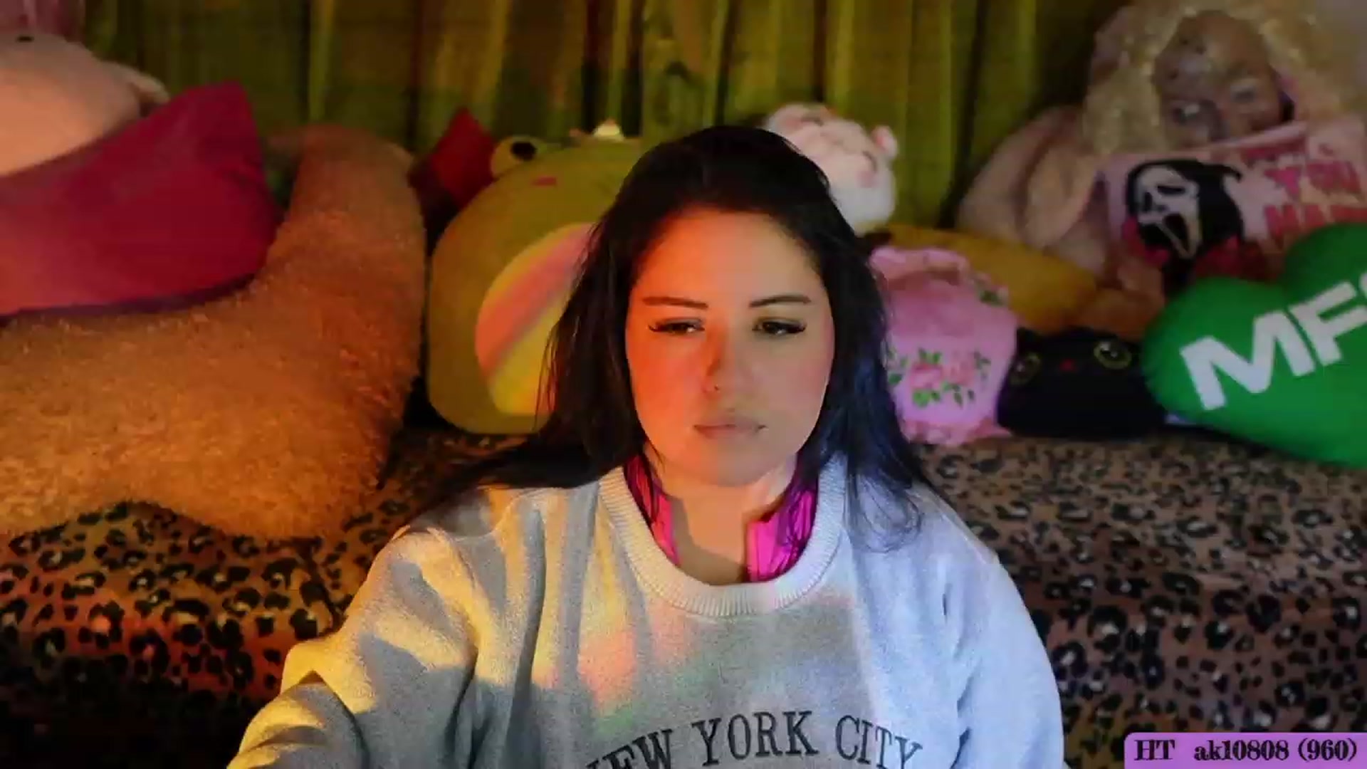 Gallery image thumbnail from Kamila__'s myfreecams stream on, 10/16/2023, 24:00 image 5 of 20