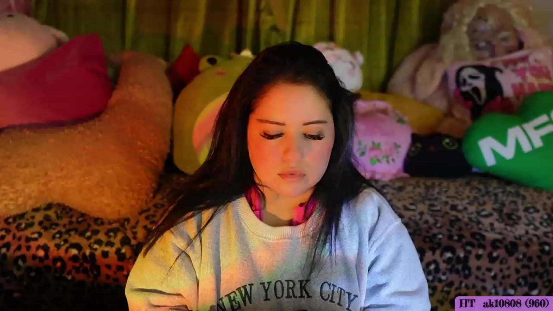 Gallery image thumbnail from Kamila__'s myfreecams stream on, 10/16/2023, 24:00 image 14 of 20