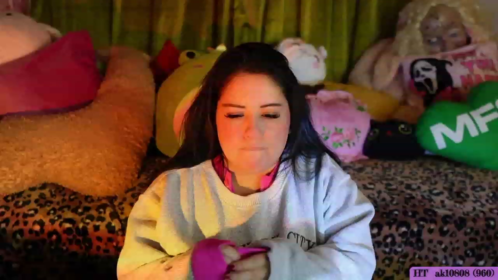 Gallery image thumbnail from Kamila__'s myfreecams stream on, 10/16/2023, 24:00 image 3 of 20