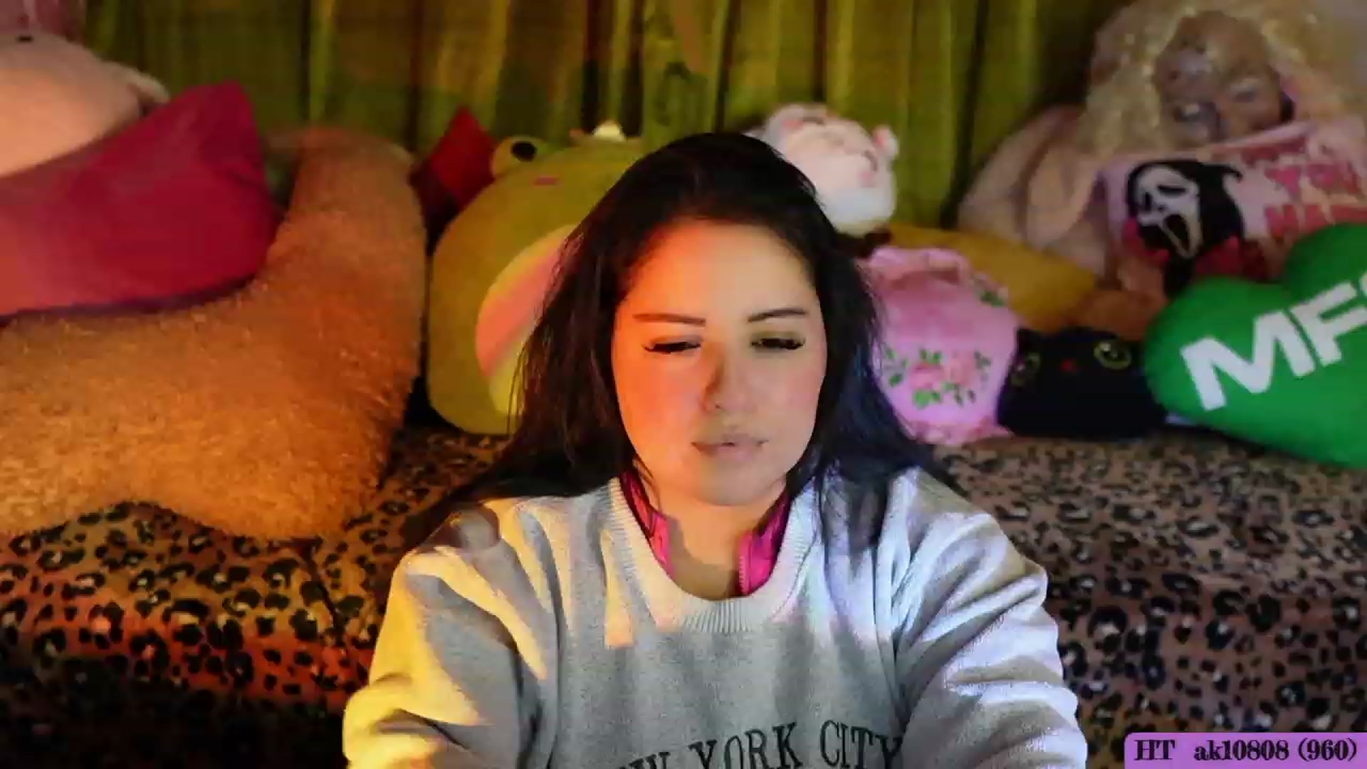 Gallery image thumbnail from Kamila__'s myfreecams stream on, 10/16/2023, 24:00 image 4 of 20