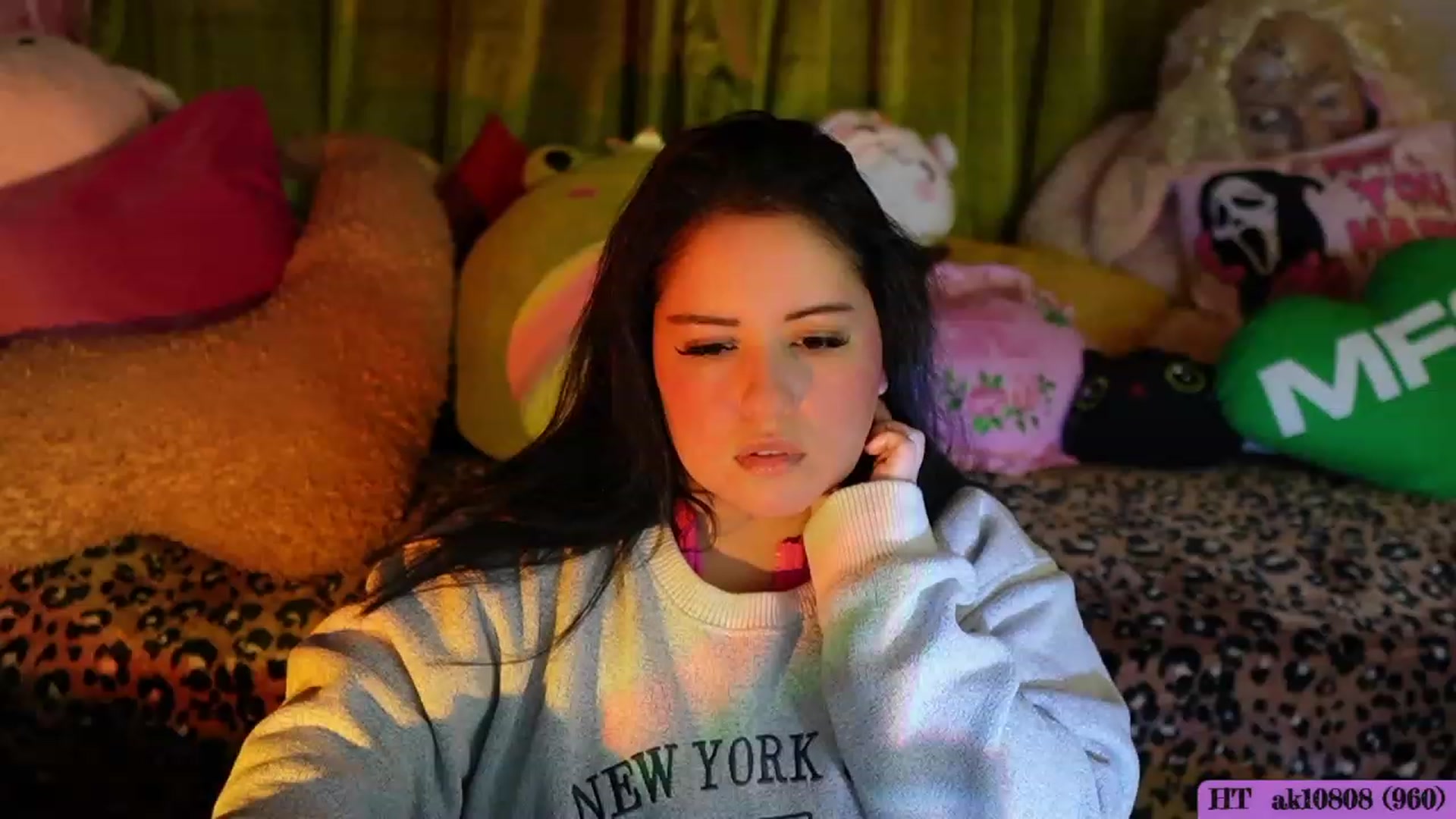 Gallery image thumbnail from Kamila__'s myfreecams stream on, 10/16/2023, 24:00 image 15 of 20