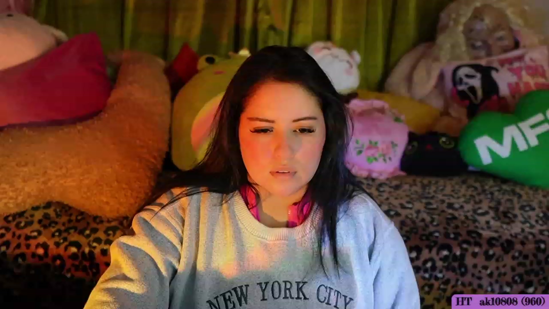 Gallery image thumbnail from Kamila__'s myfreecams stream on, 10/16/2023, 24:00 image 11 of 20