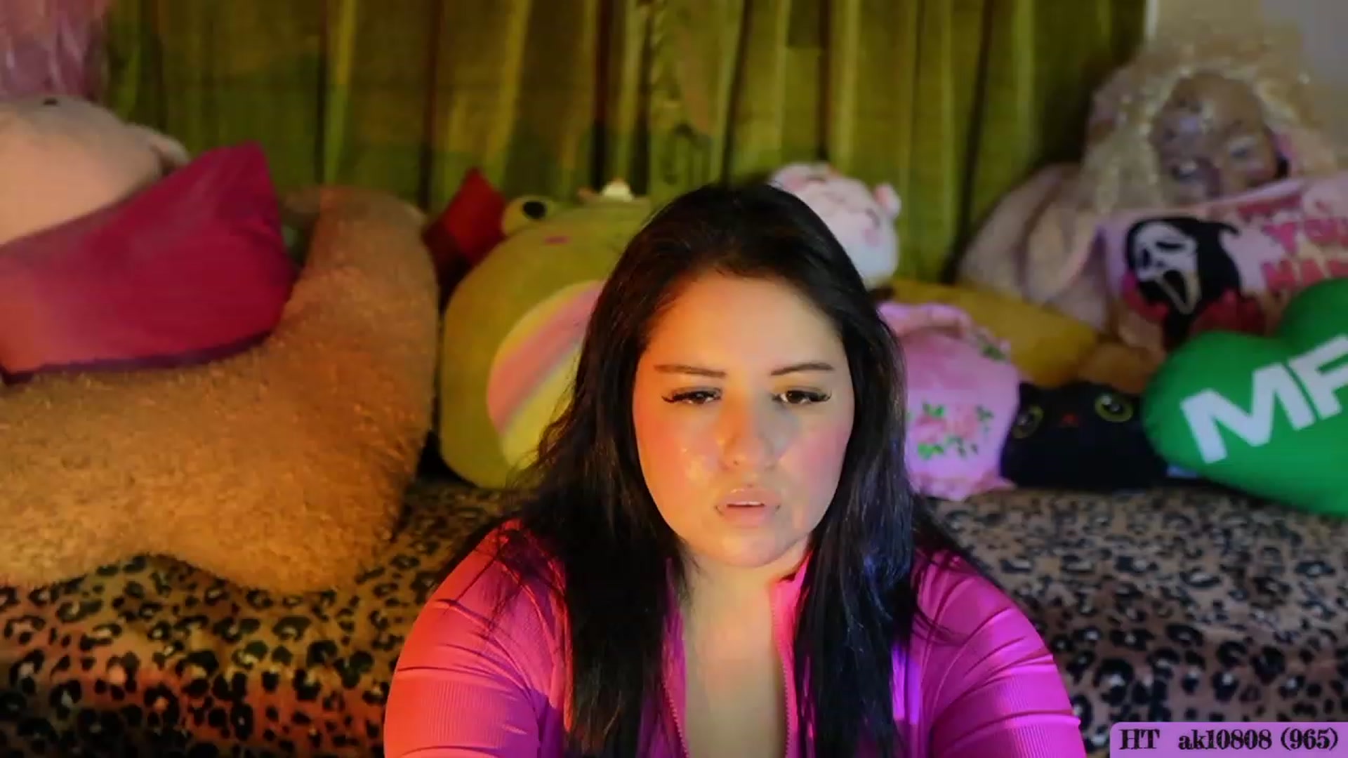Gallery image thumbnail from Kamila__'s myfreecams stream on, 10/16/2023, 01:14 image 15 of 20