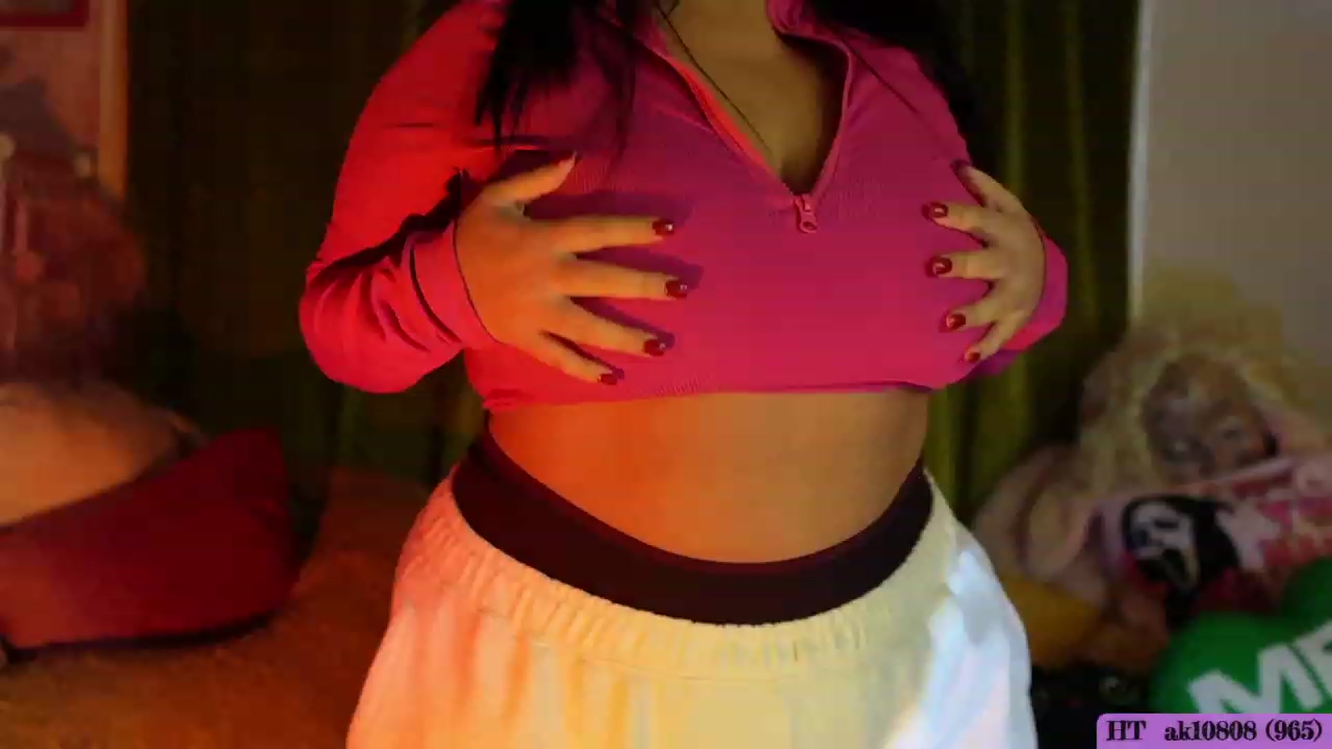 Gallery image thumbnail from Kamila__'s myfreecams stream on, 10/16/2023, 01:14 image 10 of 20