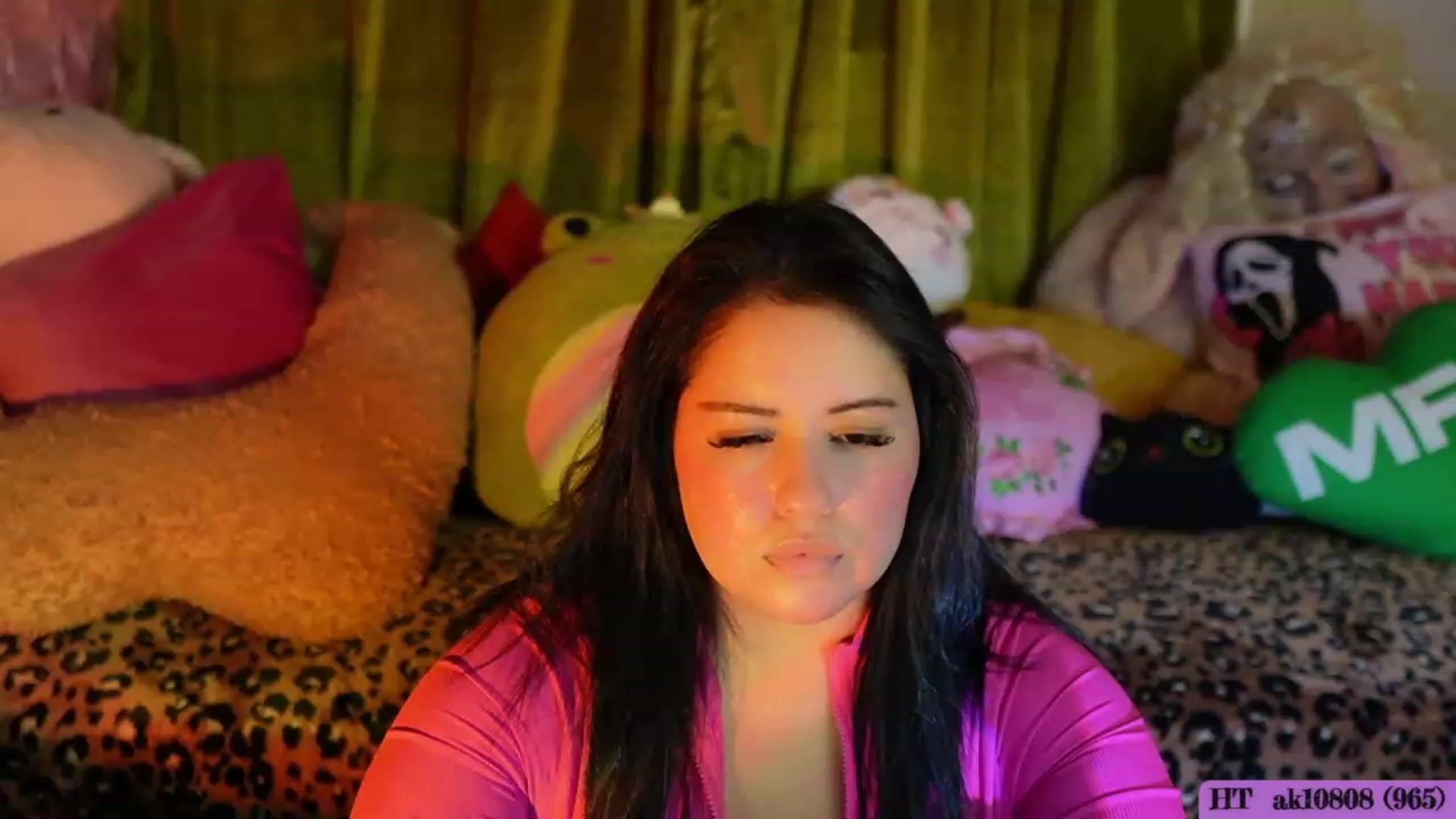 Gallery image thumbnail from Kamila__'s myfreecams stream on, 10/16/2023, 01:14 image 14 of 20