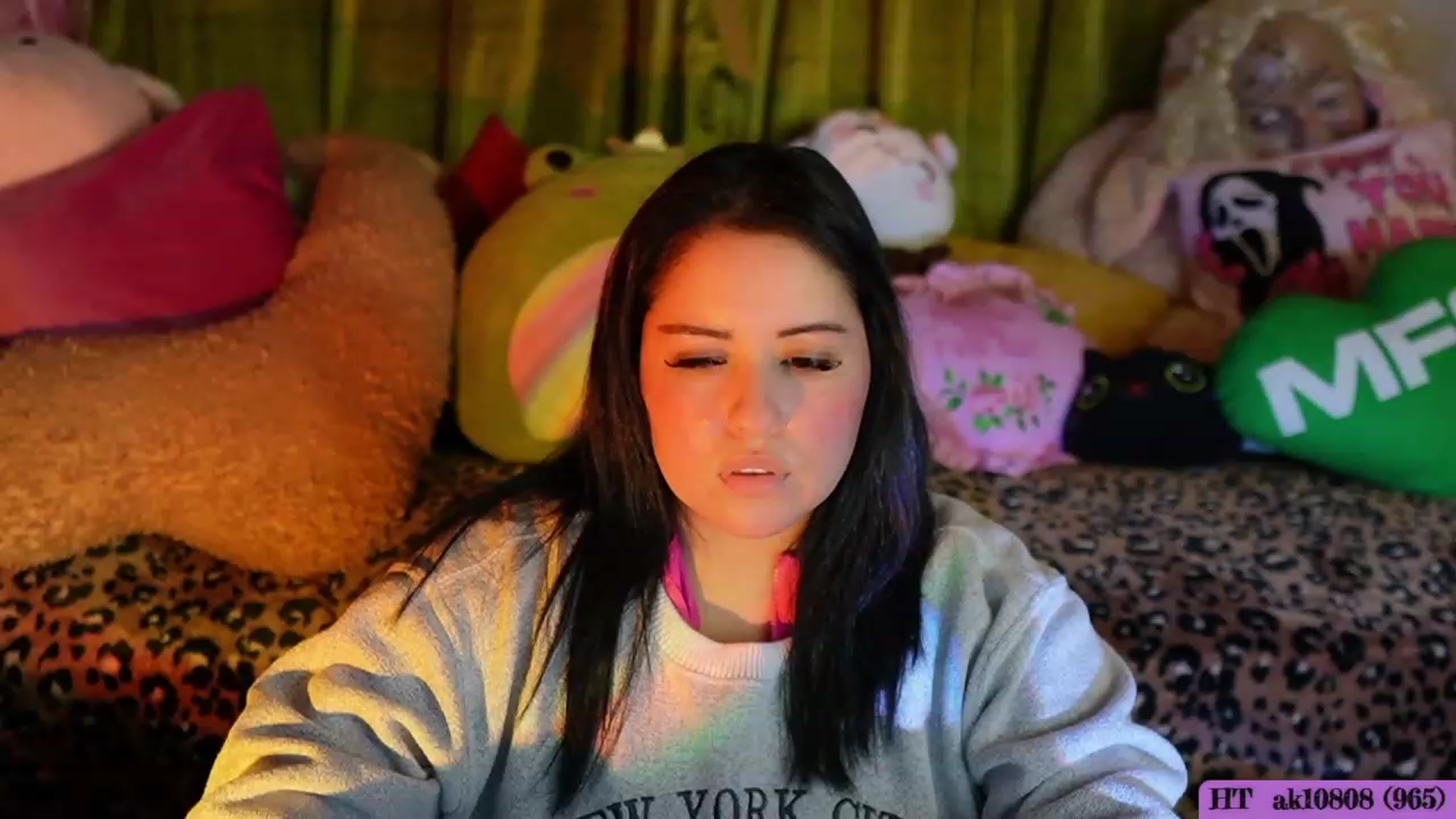 Gallery image thumbnail from Kamila__'s myfreecams stream on, 10/16/2023, 01:14 image 3 of 20
