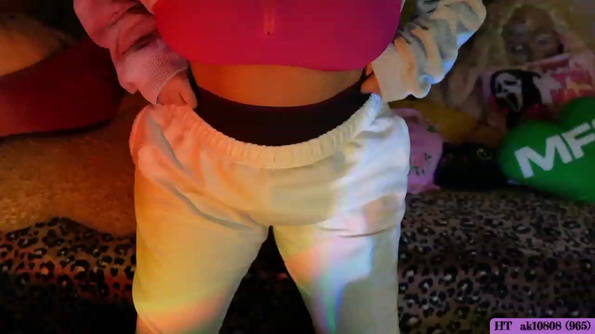 Gallery image thumbnail from Kamila__'s myfreecams stream on, 10/16/2023, 01:14 image 4 of 20