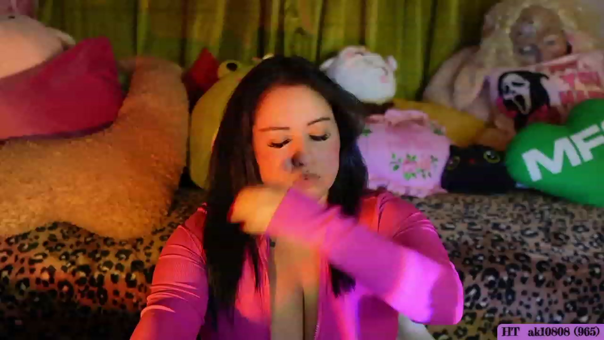 Gallery image thumbnail from Kamila__'s myfreecams stream on, 10/16/2023, 01:14 image 6 of 20