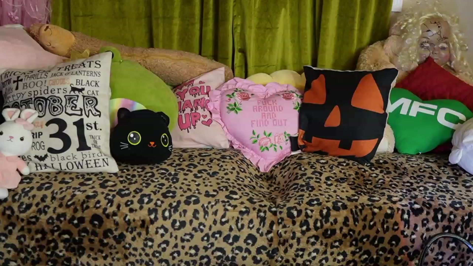 Gallery image thumbnail from Kamila__'s myfreecams stream on, 10/21/2023, 03:12 image 5 of 20