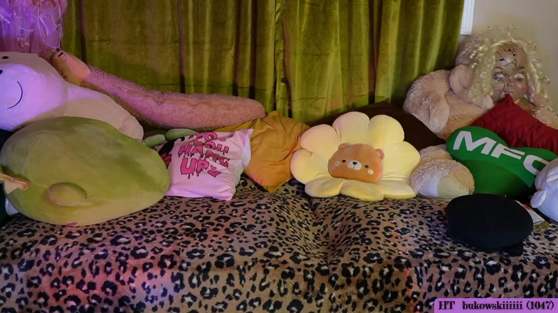 Gallery image thumbnail from Kamila__'s myfreecams stream on, 10/21/2023, 08:57 image 18 of 20