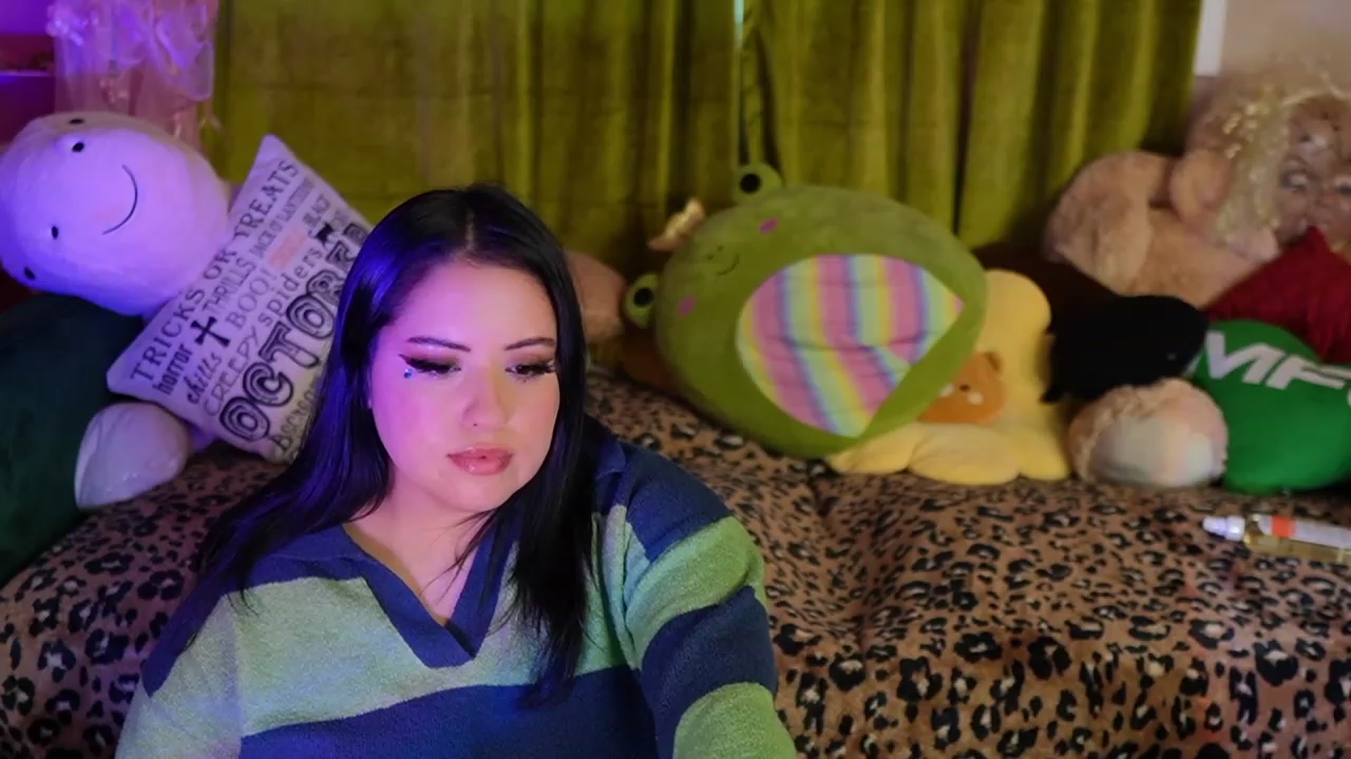 Gallery image thumbnail from Kamila__'s myfreecams stream on, 10/21/2023, 13:51 image 12 of 20