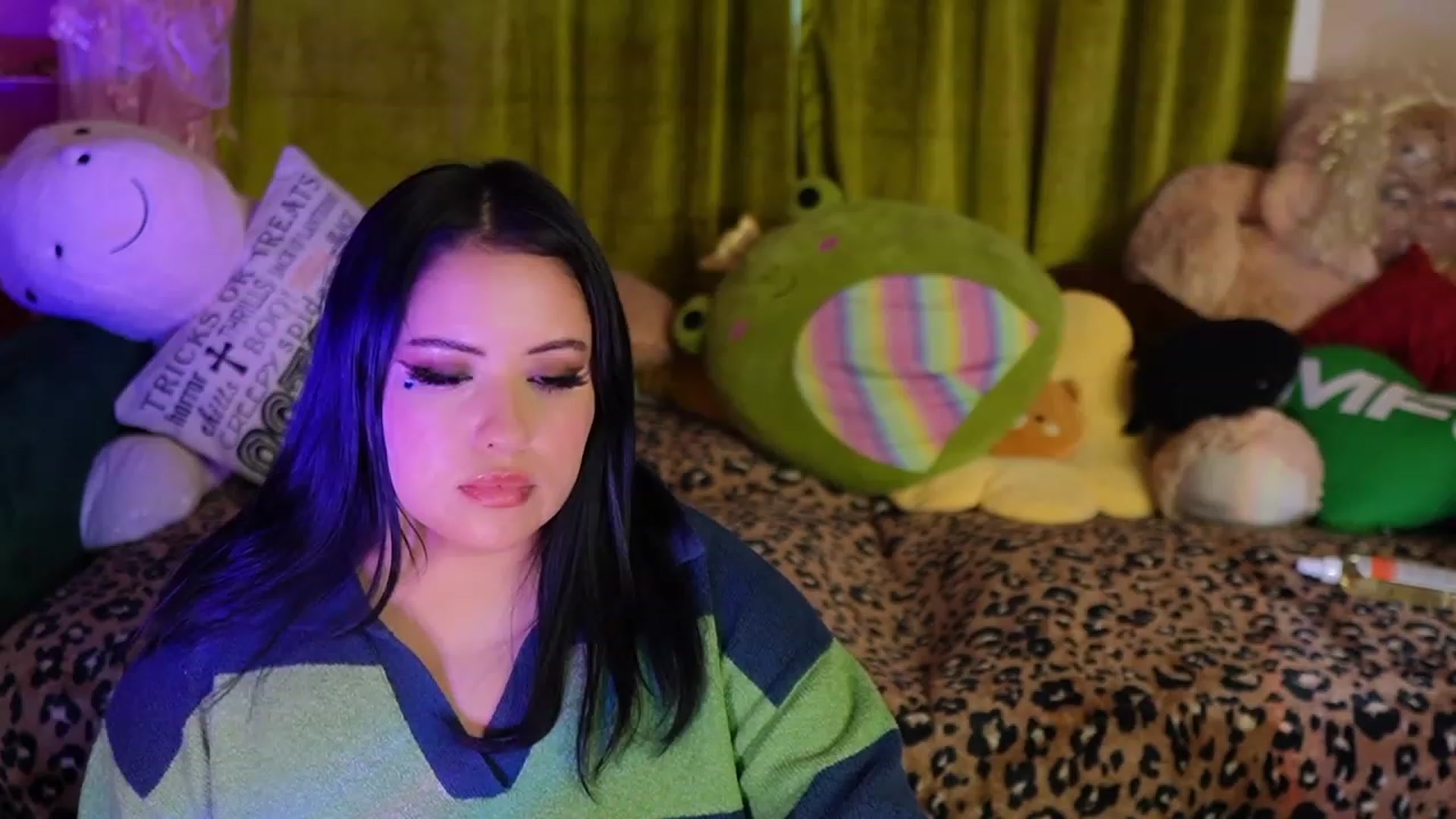 Gallery image thumbnail from Kamila__'s myfreecams stream on, 10/21/2023, 13:51 image 8 of 20