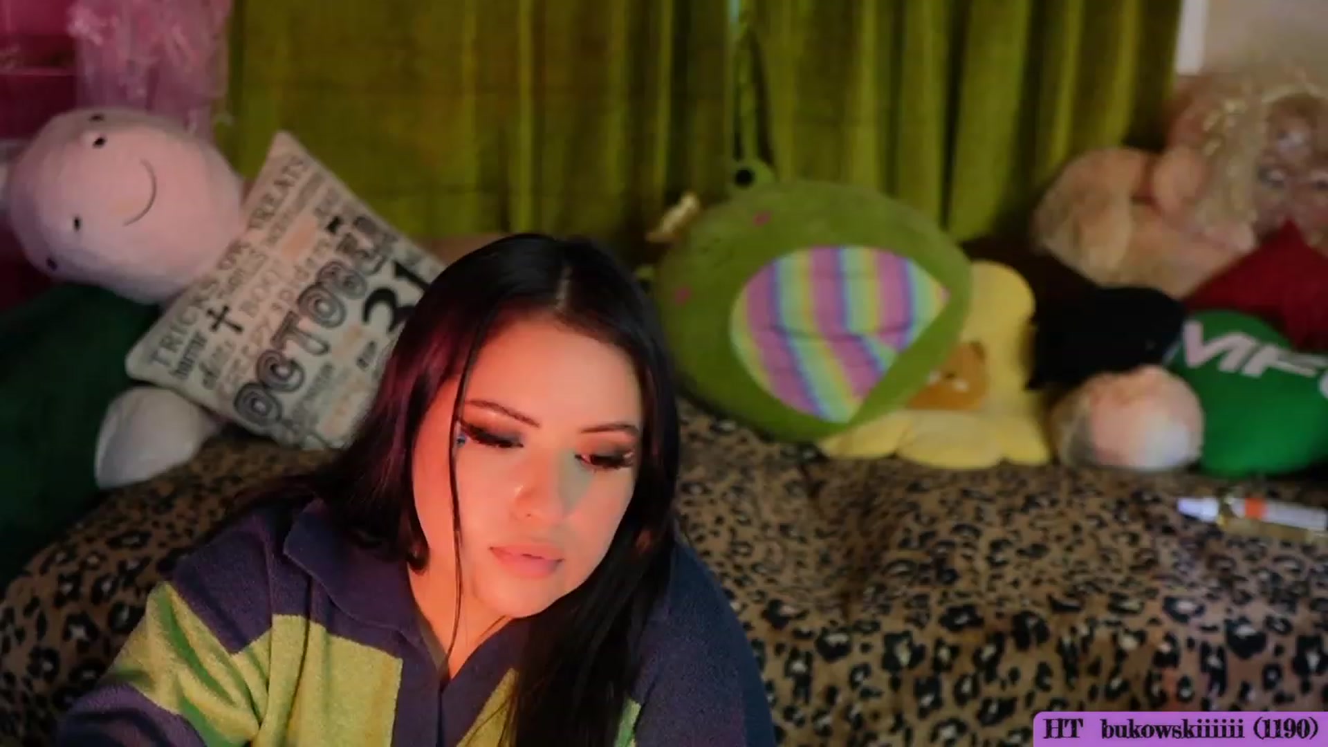 Gallery image thumbnail from Kamila__'s myfreecams stream on, 10/21/2023, 13:51 image 5 of 20