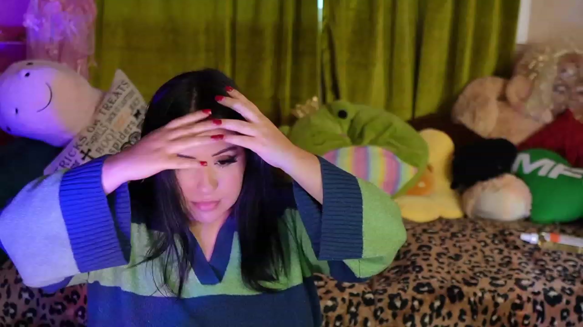 Gallery image thumbnail from Kamila__'s myfreecams stream on, 10/21/2023, 13:51 image 15 of 20