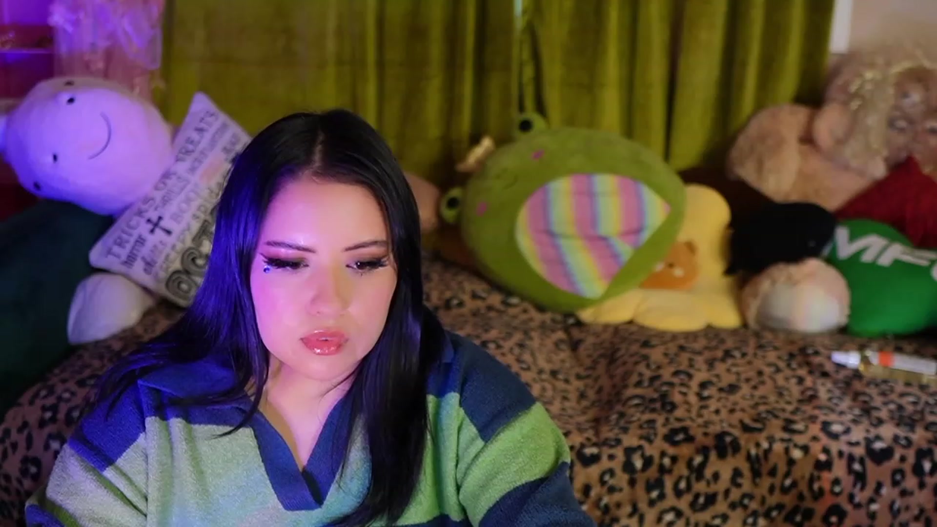 Gallery image thumbnail from Kamila__'s myfreecams stream on, 10/21/2023, 13:51 image 7 of 20