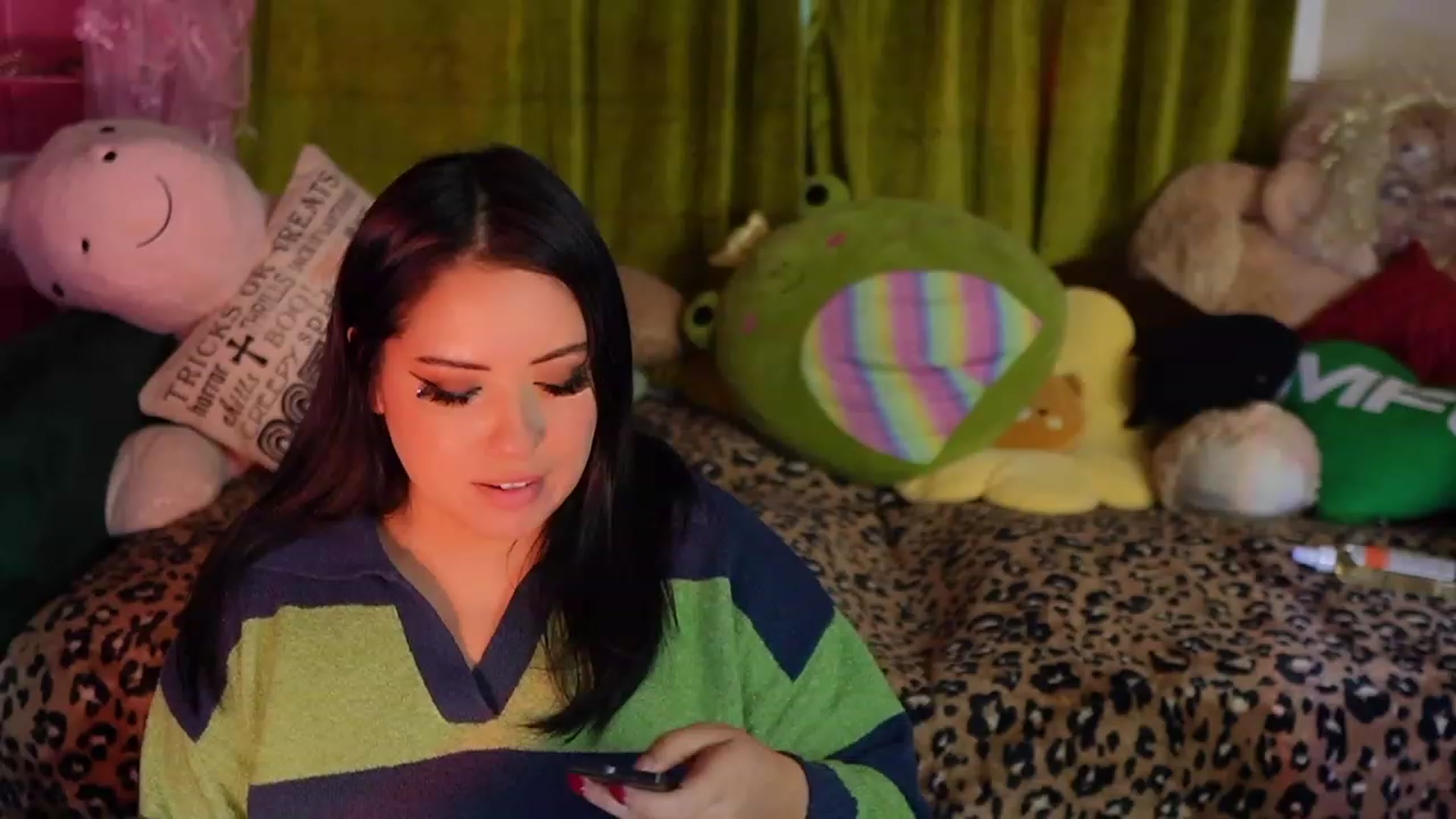 Gallery image thumbnail from Kamila__'s myfreecams stream on, 10/21/2023, 13:51 image 6 of 20