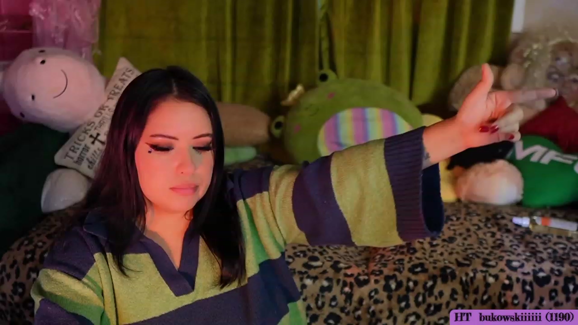 Gallery image thumbnail from Kamila__'s myfreecams stream on, 10/21/2023, 13:51 image 3 of 20