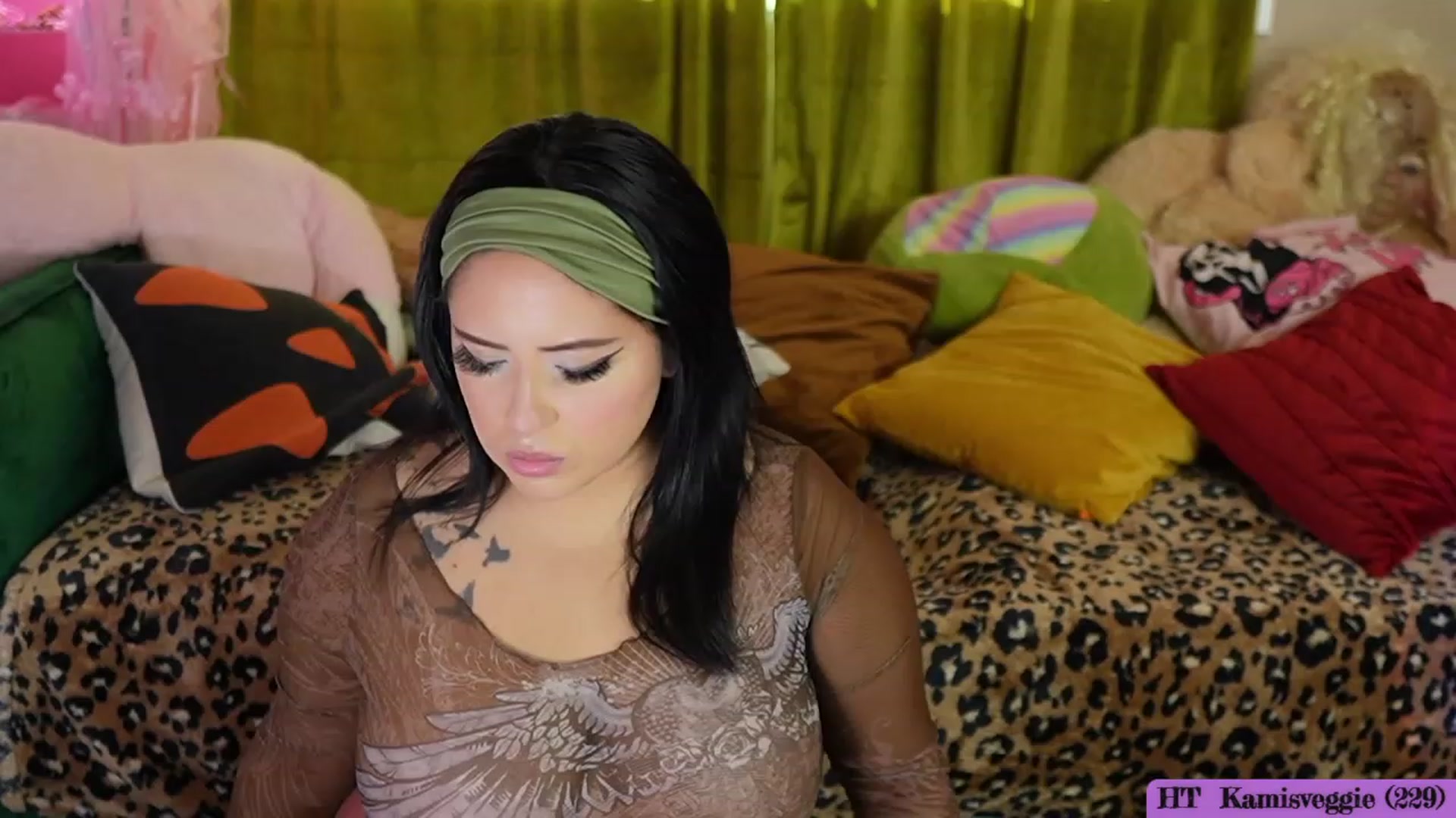 Gallery image thumbnail from Kamila__'s myfreecams stream on, 10/22/2023, 21:17 image 11 of 20