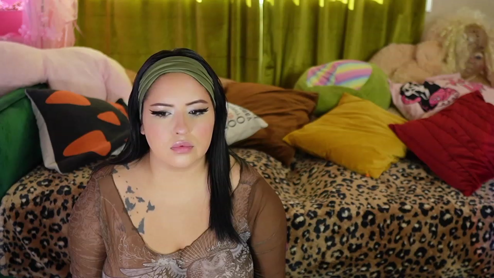 Gallery image thumbnail from Kamila__'s myfreecams stream on, 10/22/2023, 21:17 image 2 of 20