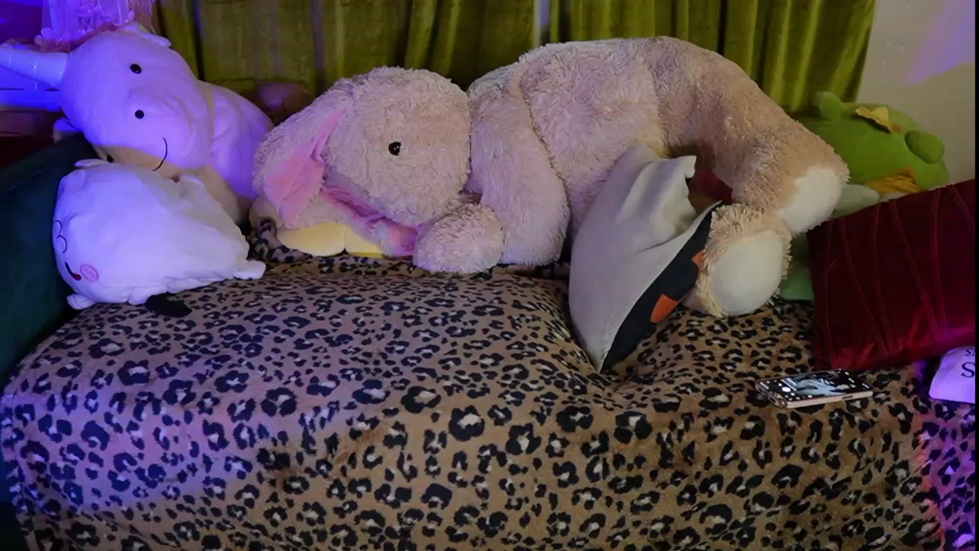 Gallery image thumbnail from Kamila__'s myfreecams stream on, 10/28/2023, 14:18 image 13 of 20