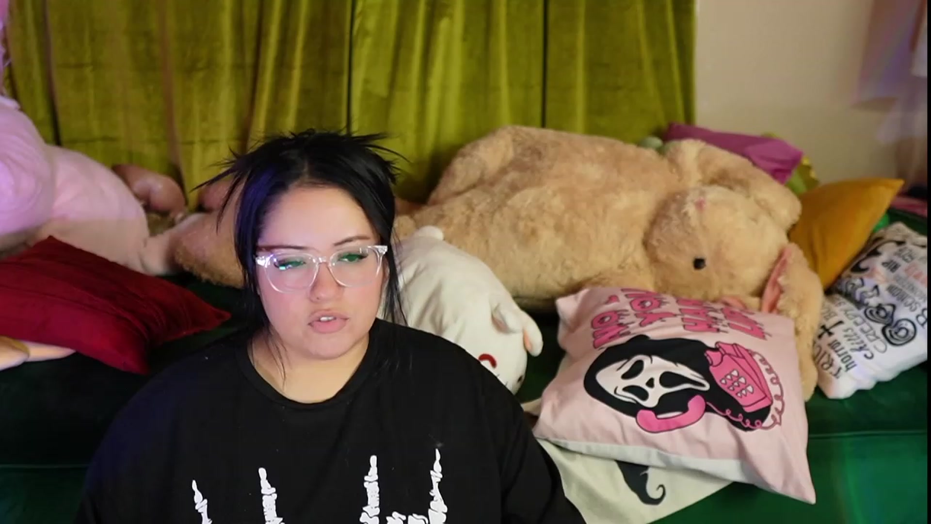 Gallery image thumbnail from Kamila__'s myfreecams stream on, 10/29/2023, 22:07 image 8 of 20