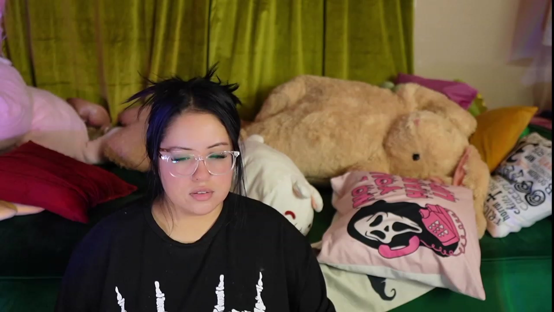 Gallery image thumbnail from Kamila__'s myfreecams stream on, 10/29/2023, 22:07 image 6 of 20