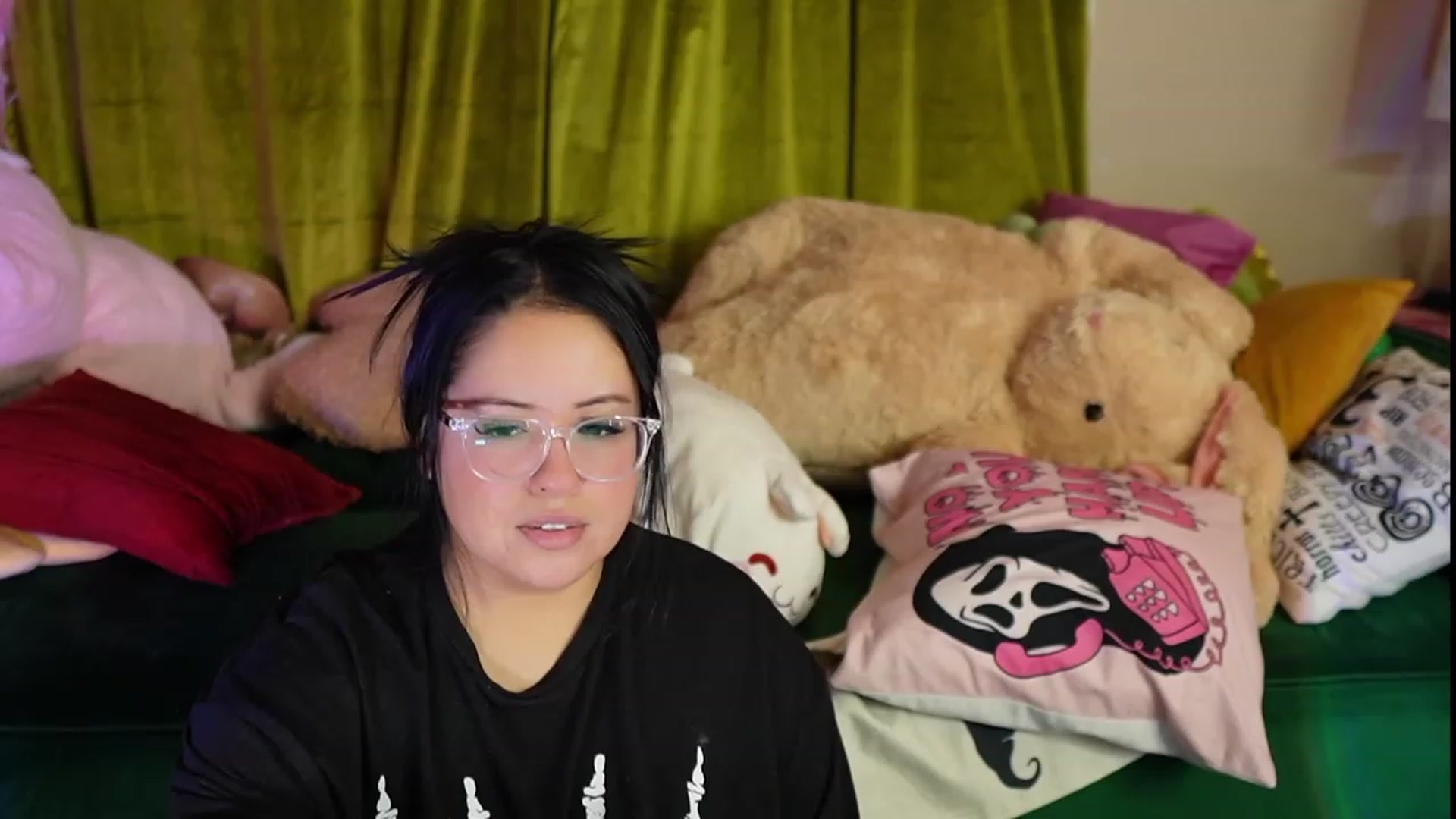 Gallery image thumbnail from Kamila__'s myfreecams stream on, 10/29/2023, 22:07 image 7 of 20