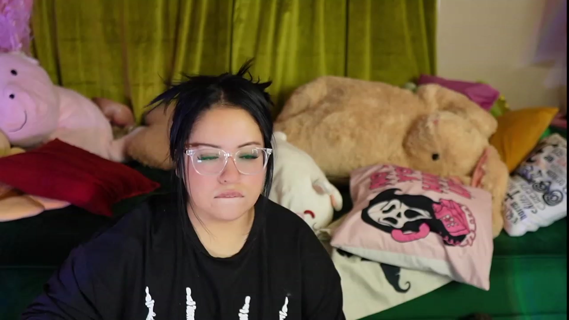 Gallery image thumbnail from Kamila__'s myfreecams stream on, 10/29/2023, 22:07 image 1 of 20