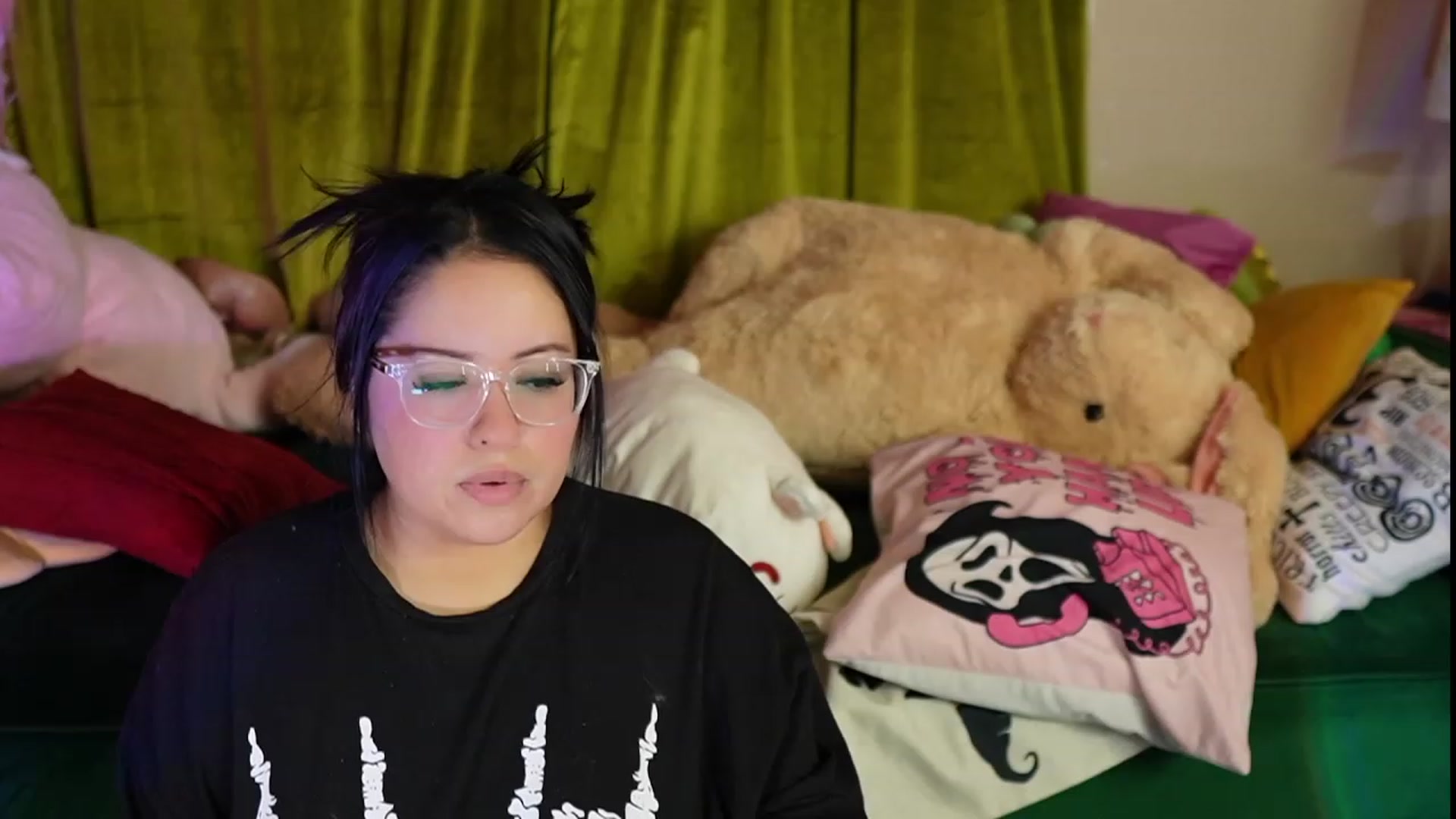 Gallery image thumbnail from Kamila__'s myfreecams stream on, 10/29/2023, 22:07 image 2 of 20