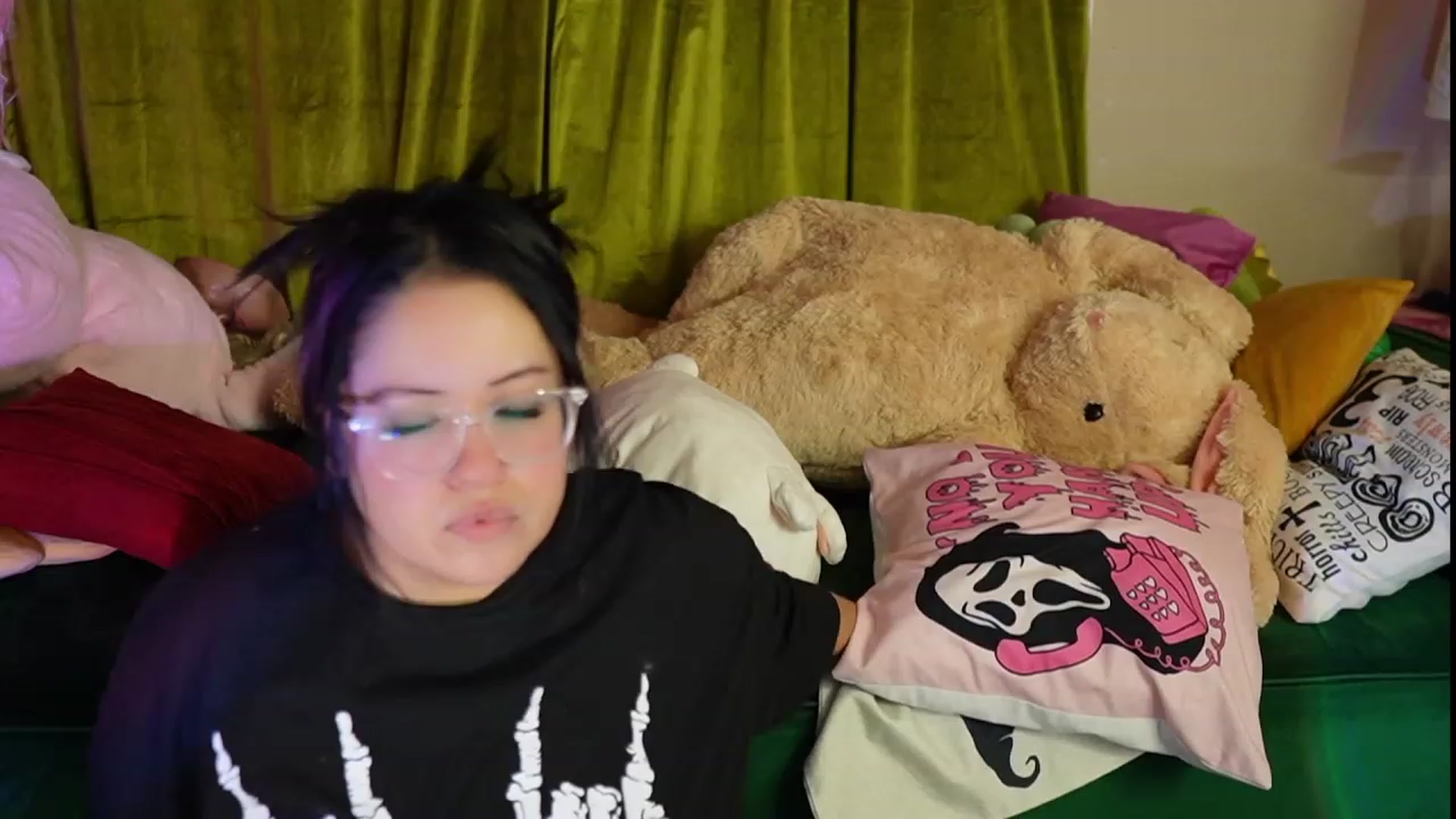 Gallery image thumbnail from Kamila__'s myfreecams stream on, 10/29/2023, 22:07 image 4 of 20