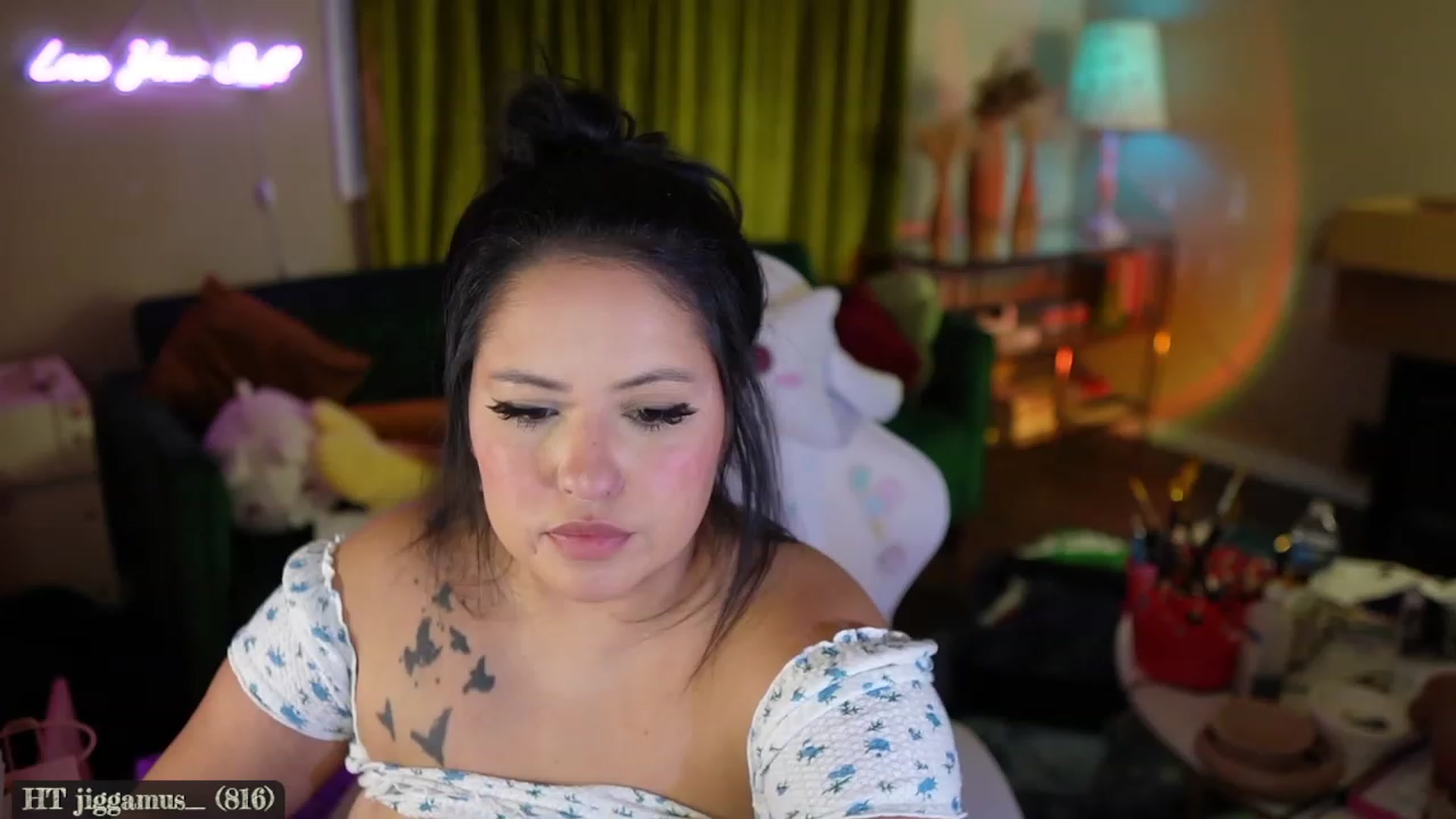 Gallery image thumbnail from Kamila__'s myfreecams stream on, 11/20/2023, 24:40 image 13 of 20