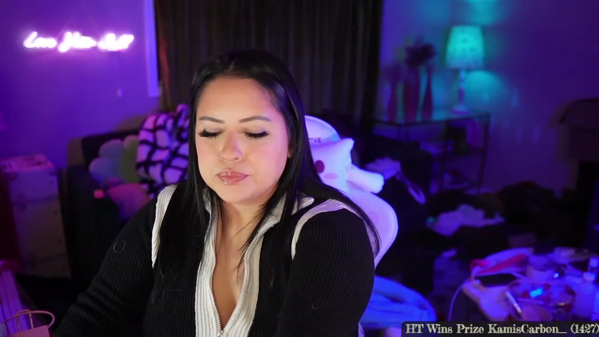 Gallery image thumbnail from Kamila__'s myfreecams stream on, 11/26/2023, 24:37 image 8 of 20